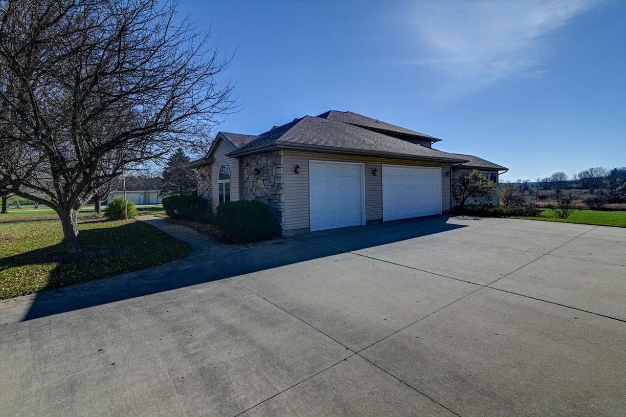 6217 Oak Hollow Drive