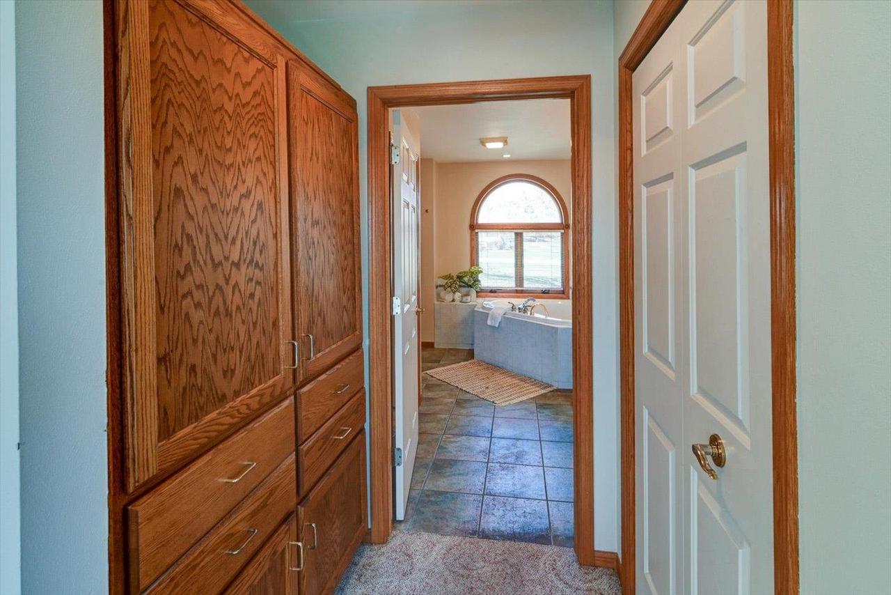 6217 Oak Hollow Drive