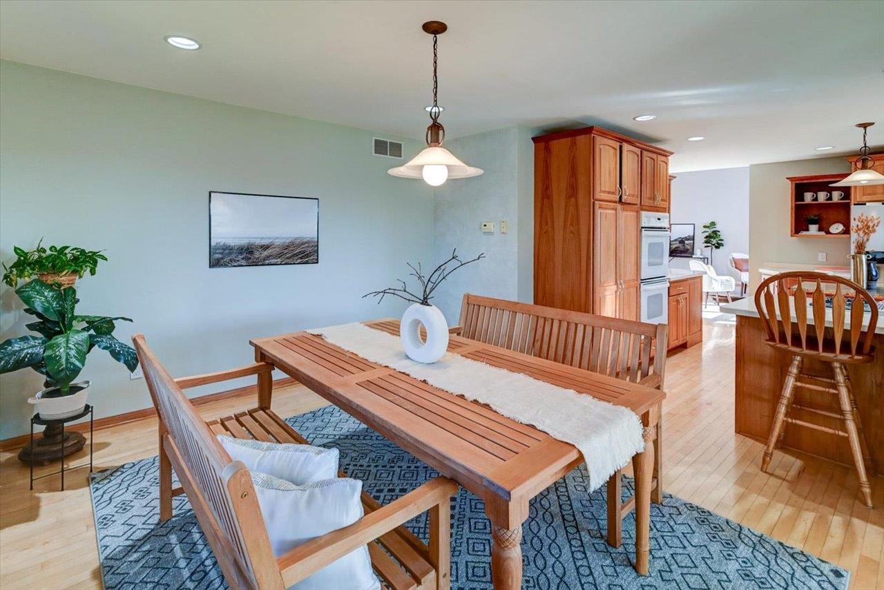 6217 Oak Hollow Drive