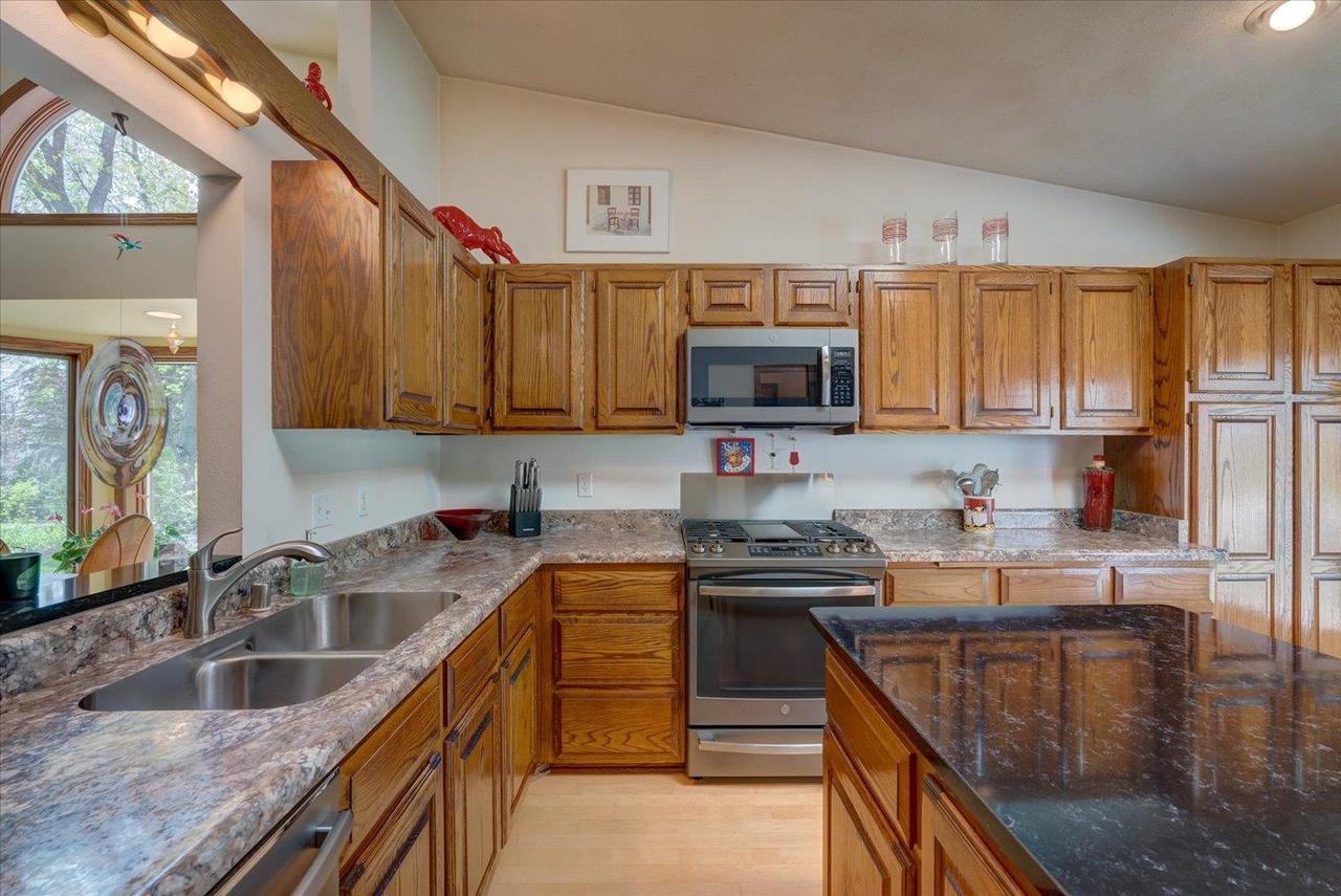 805 Tamarack Way