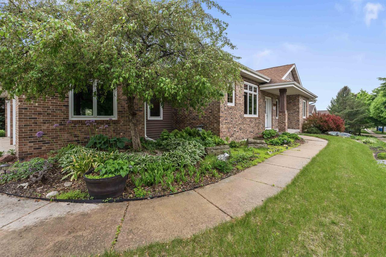 412 North Ridge Drive