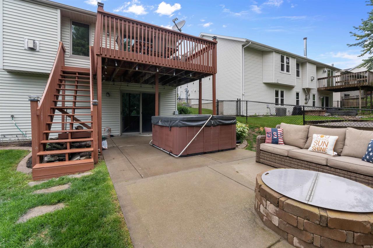 5915 Running Deer Trail