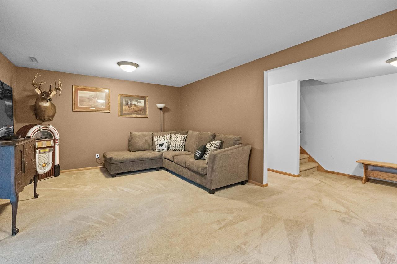 5915 Running Deer Trail