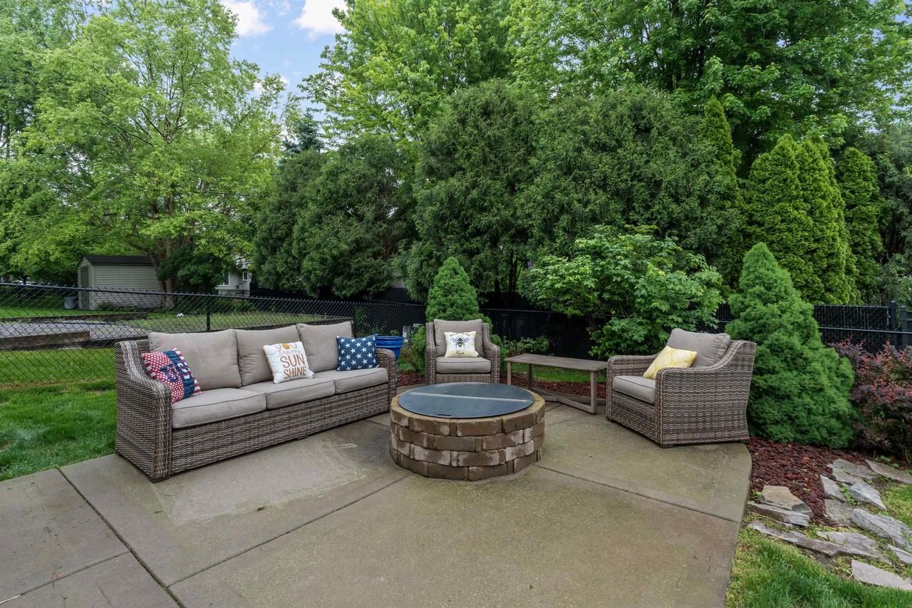 5915 Running Deer Trail