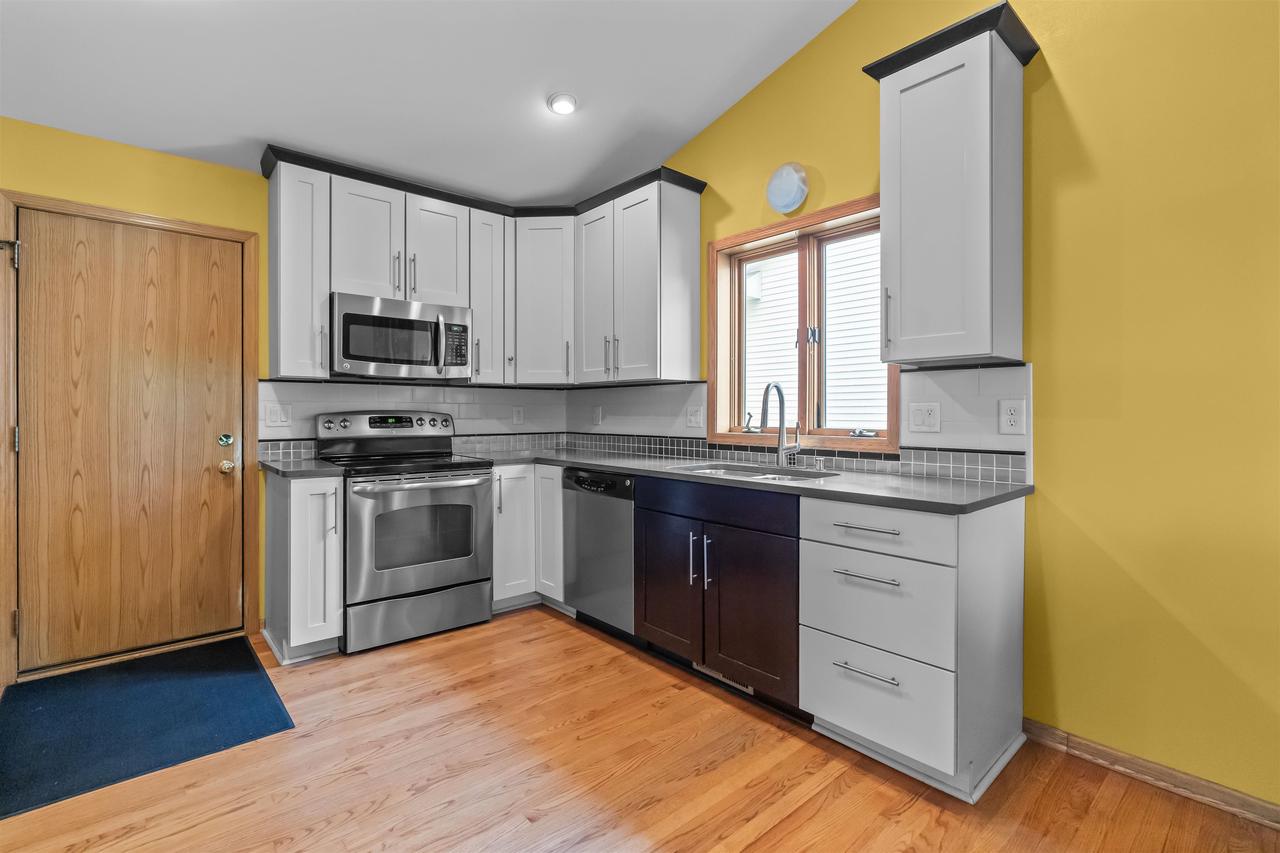 5915 Running Deer Trail