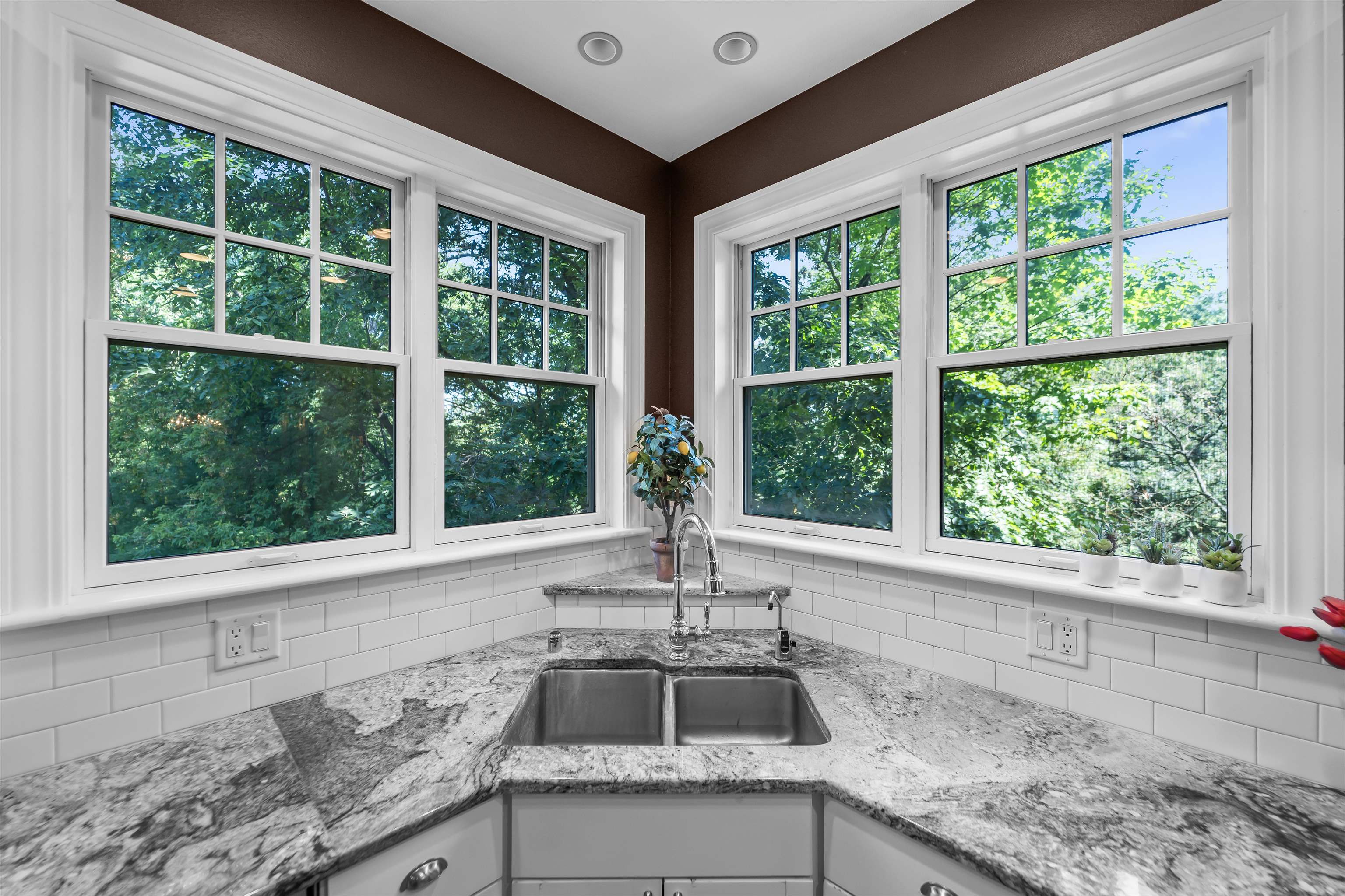 5417 Honeysuckle Lane