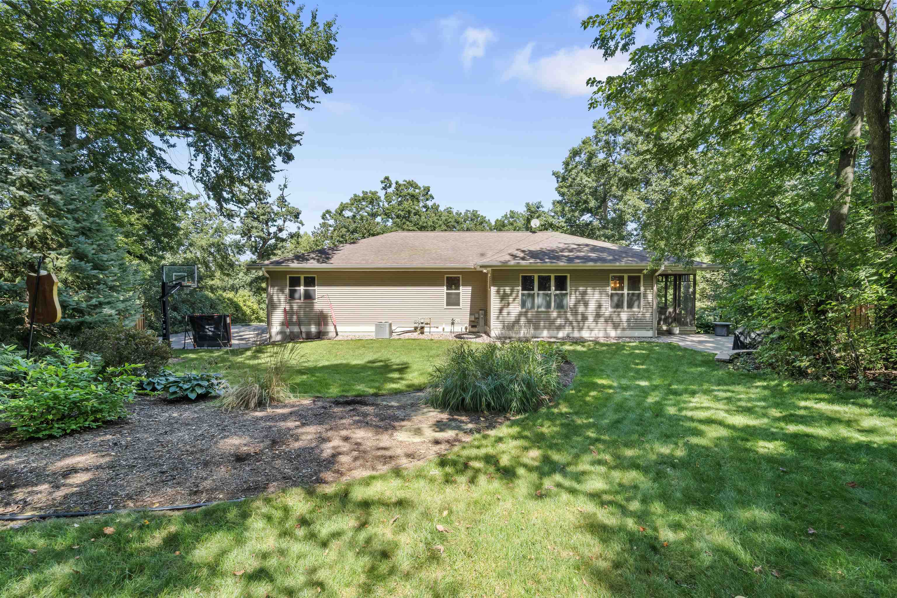 5417 Honeysuckle Lane