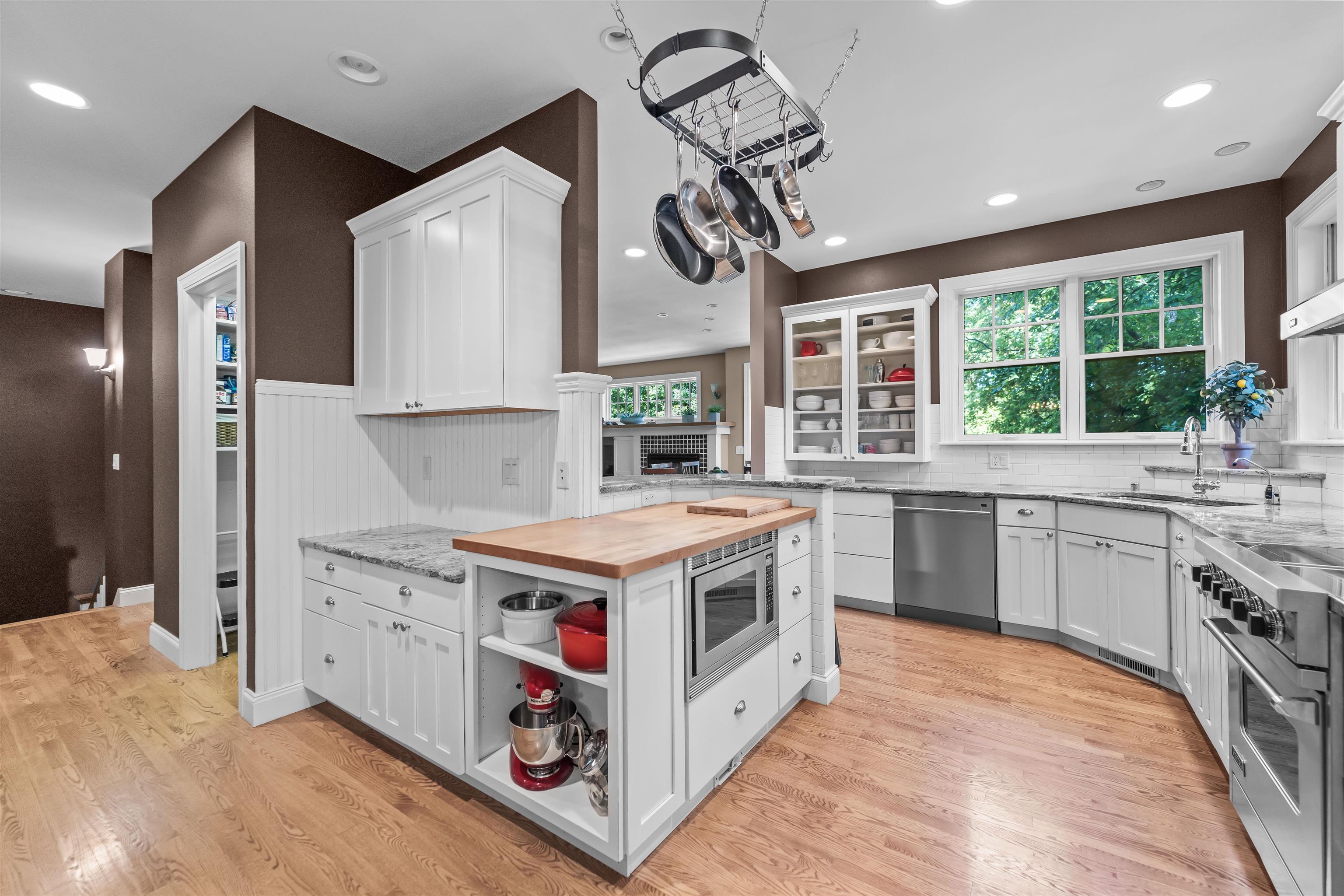 5417 Honeysuckle Lane