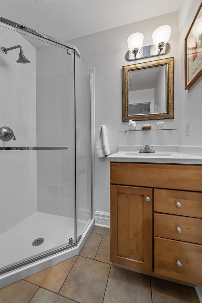 906 Swarthmore Court