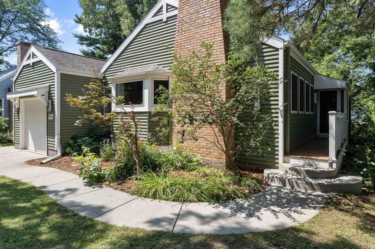 906 Swarthmore Court