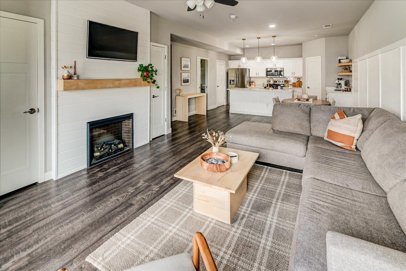 1325 Bunker Hill Drive Unit: 3103