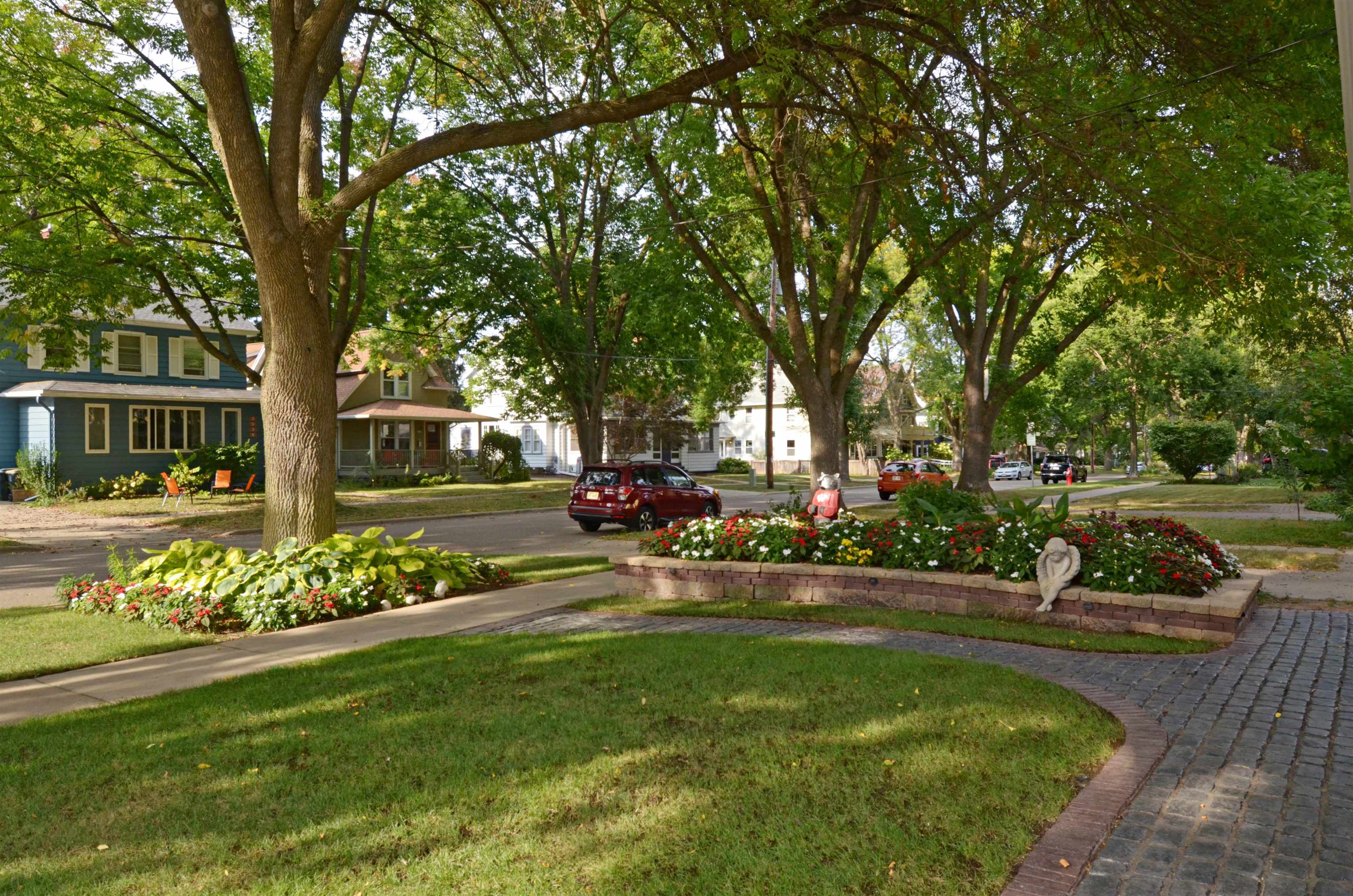 2141 West Lawn Avenue