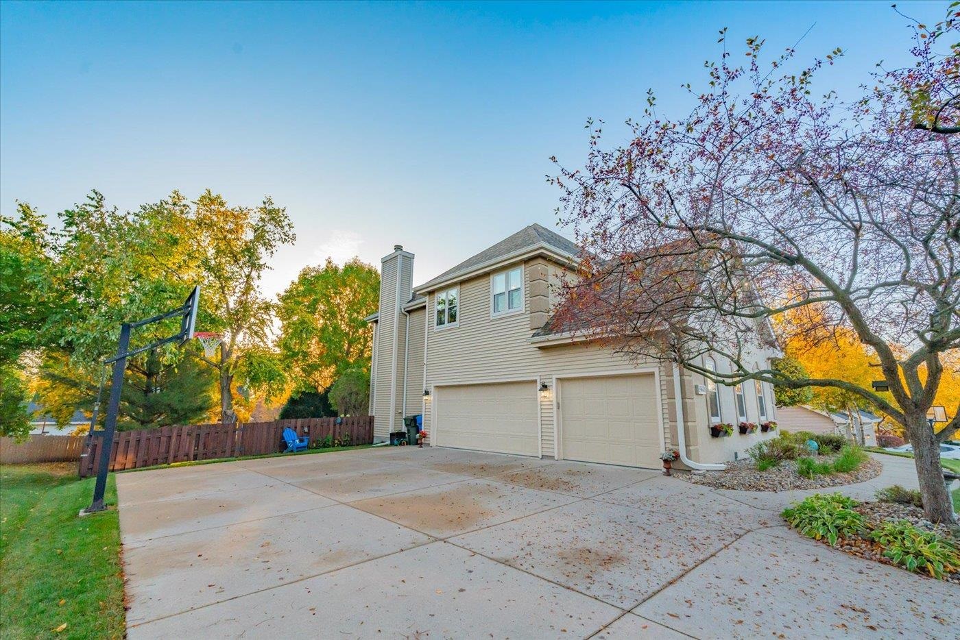 2984 Sahara Circle
