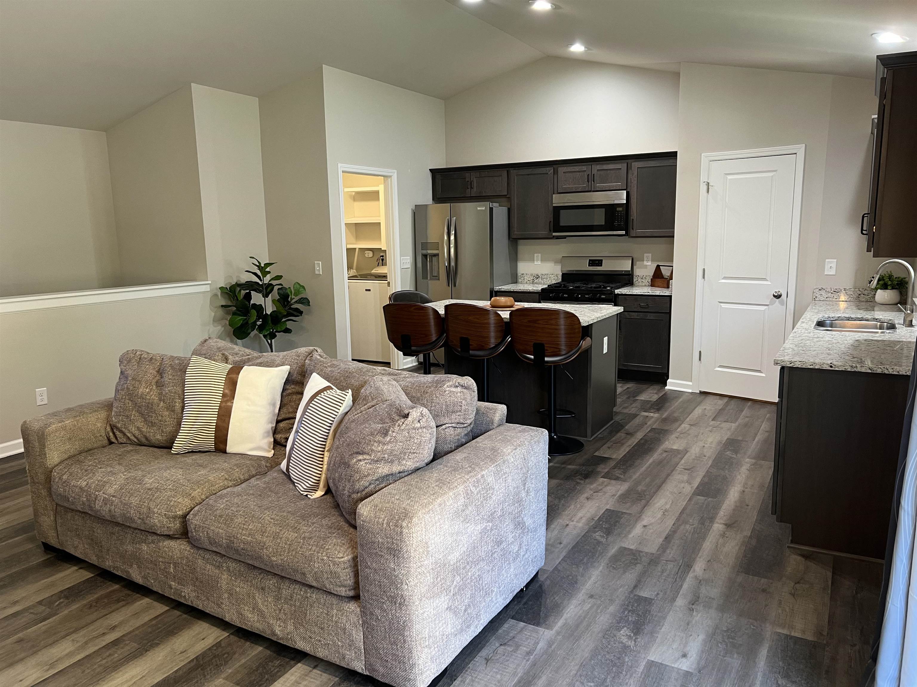 1615 Creston Park Drive