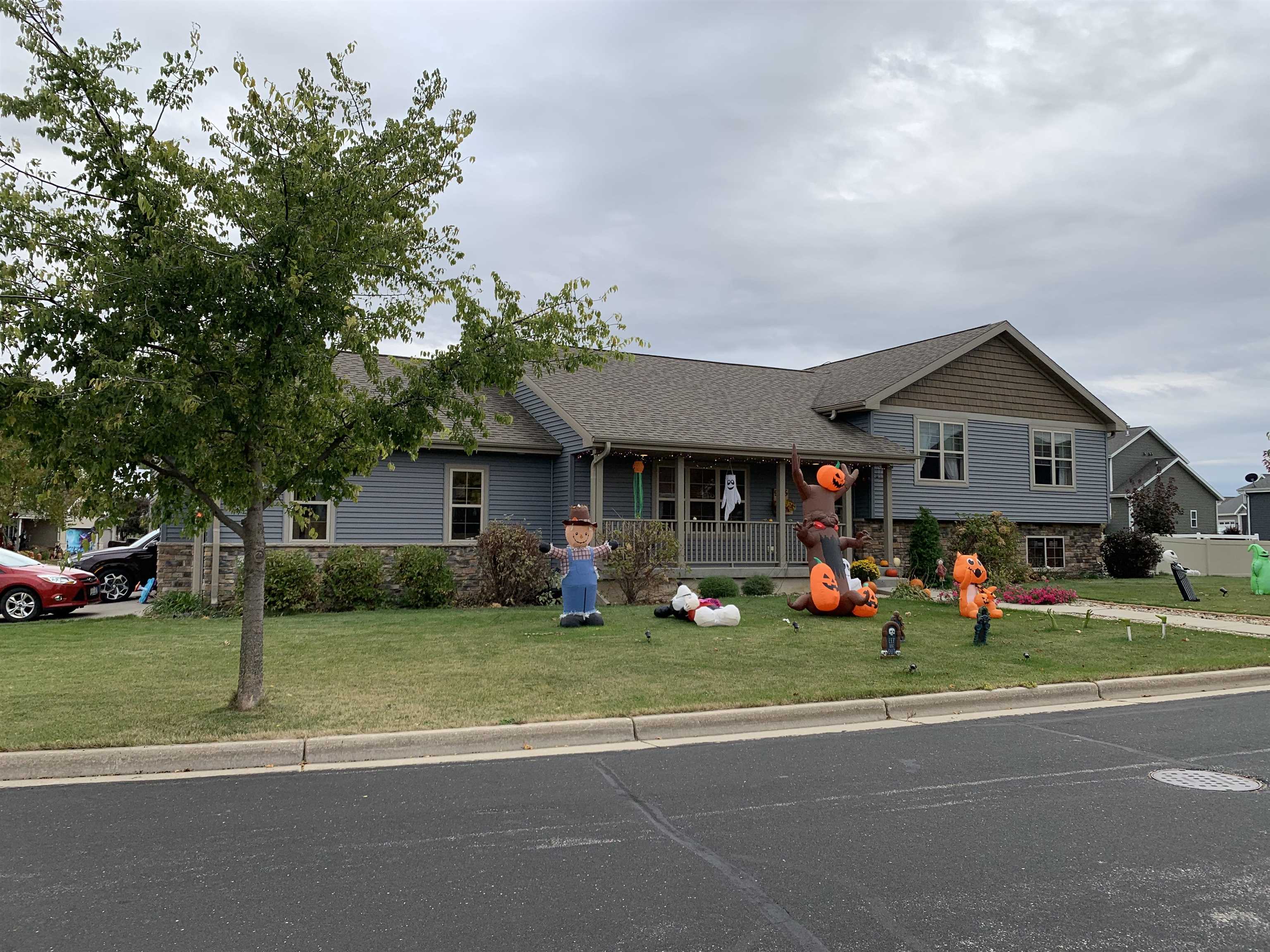 945 Star Gazer Drive