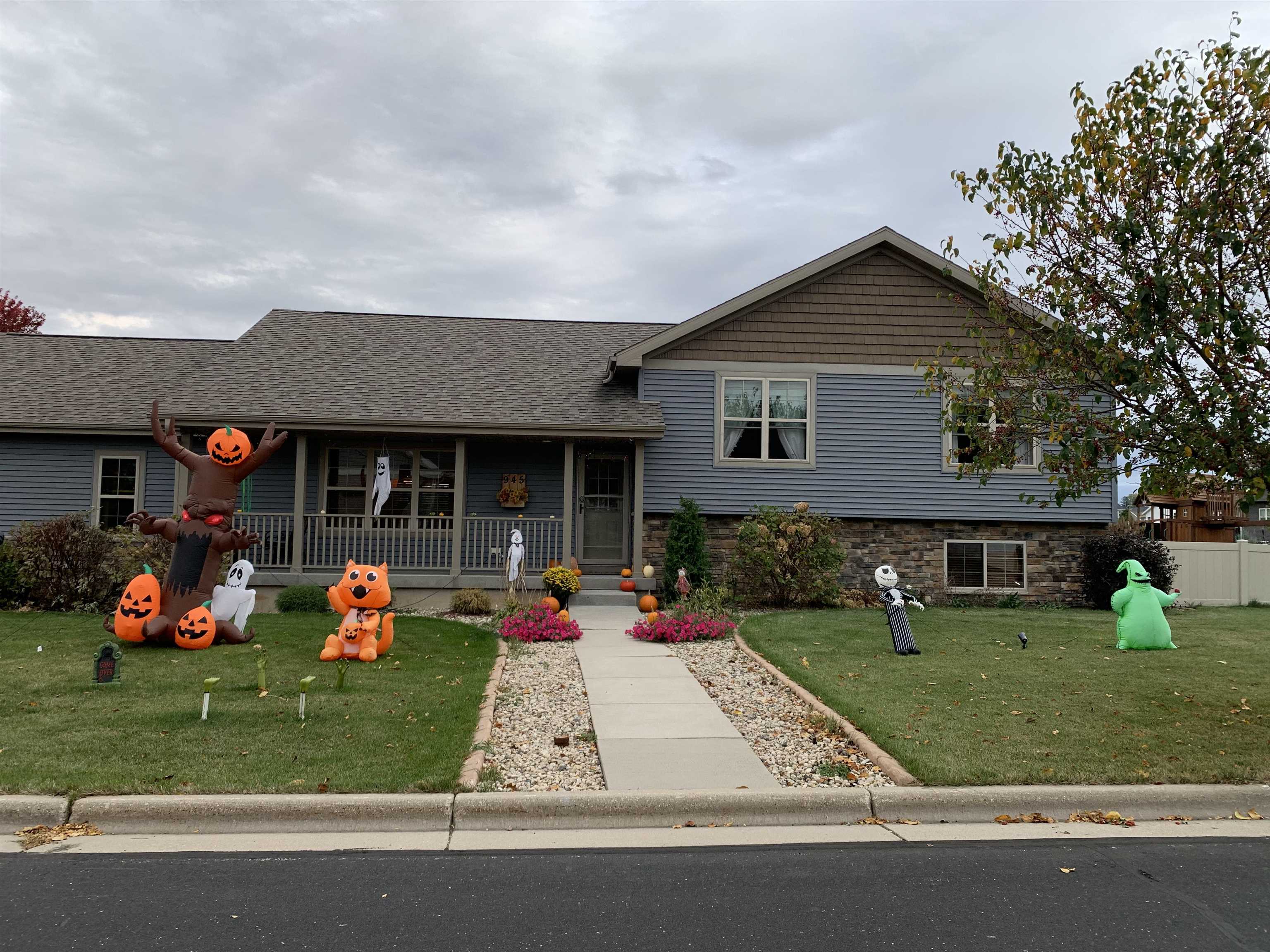 945 Star Gazer Drive
