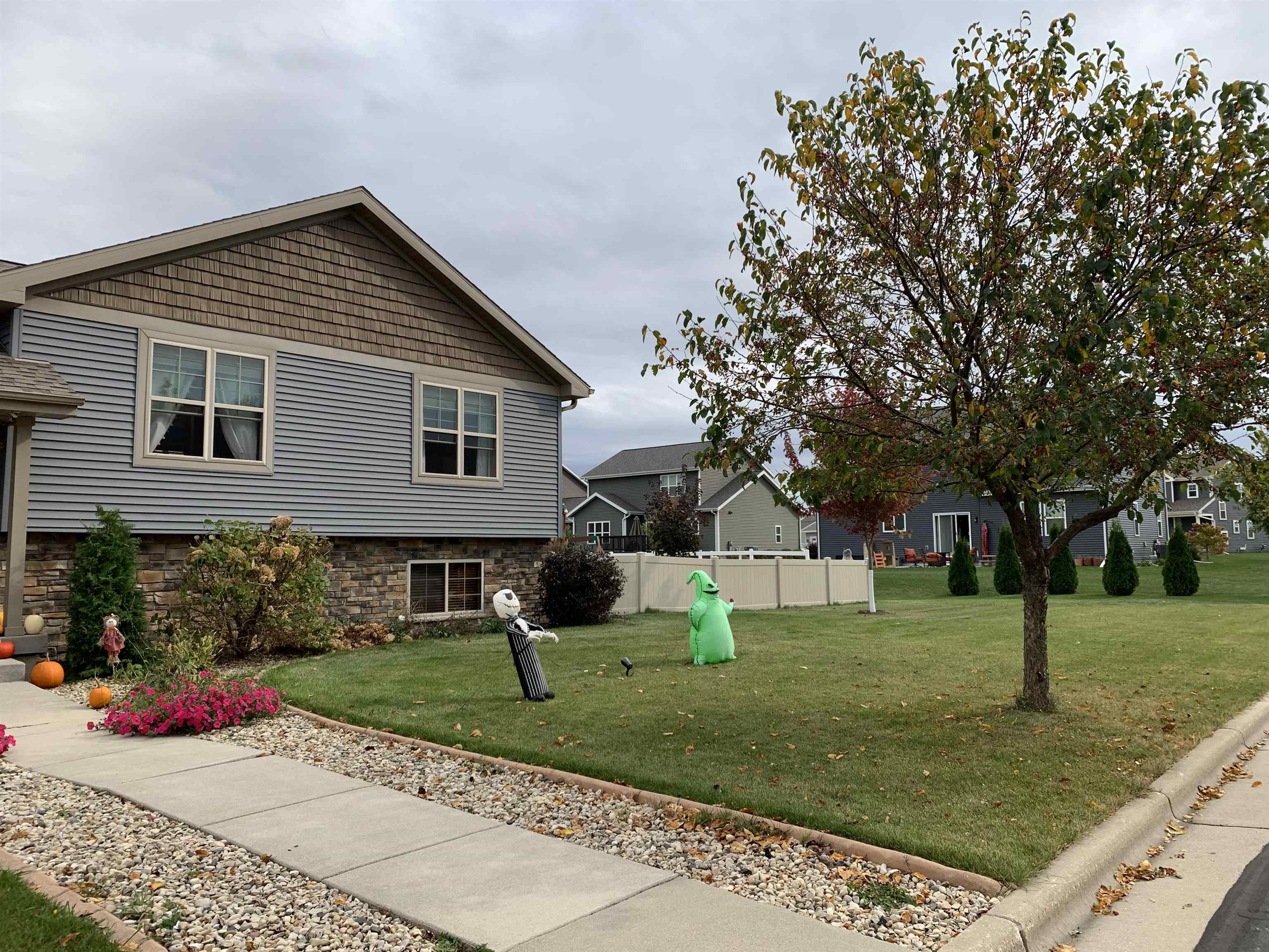 945 Star Gazer Drive