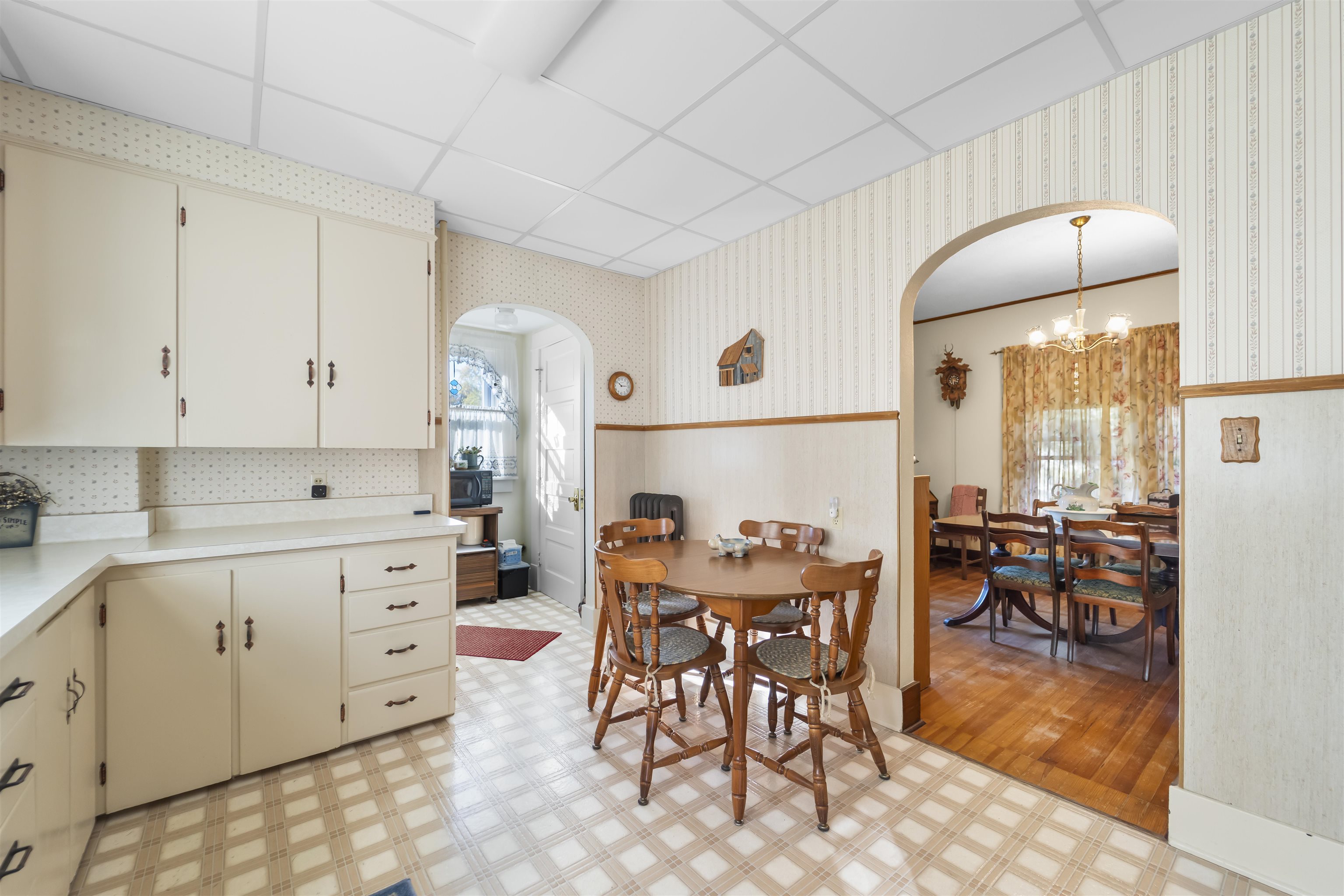 209 E Highland Avenue