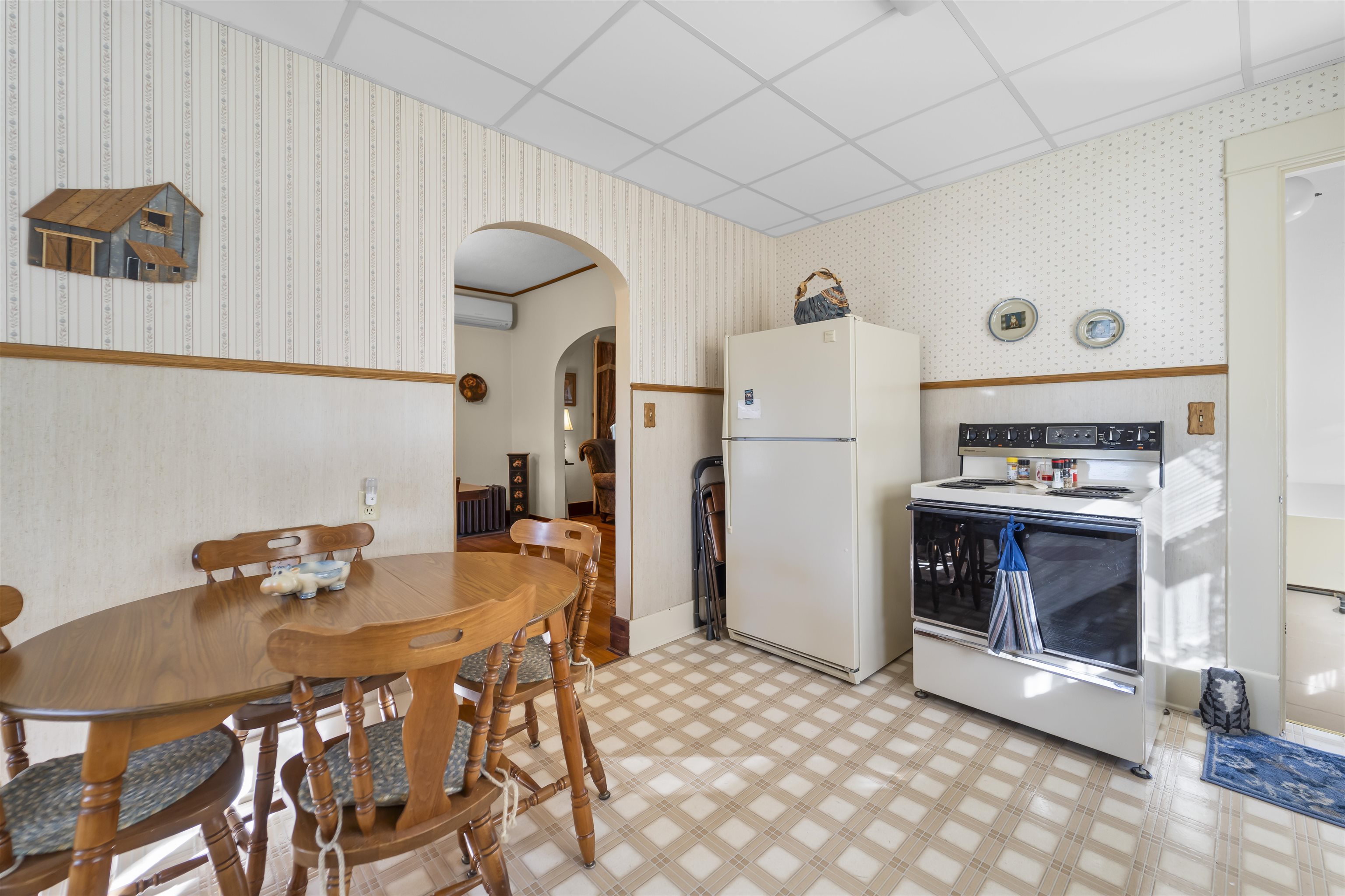 209 E Highland Avenue