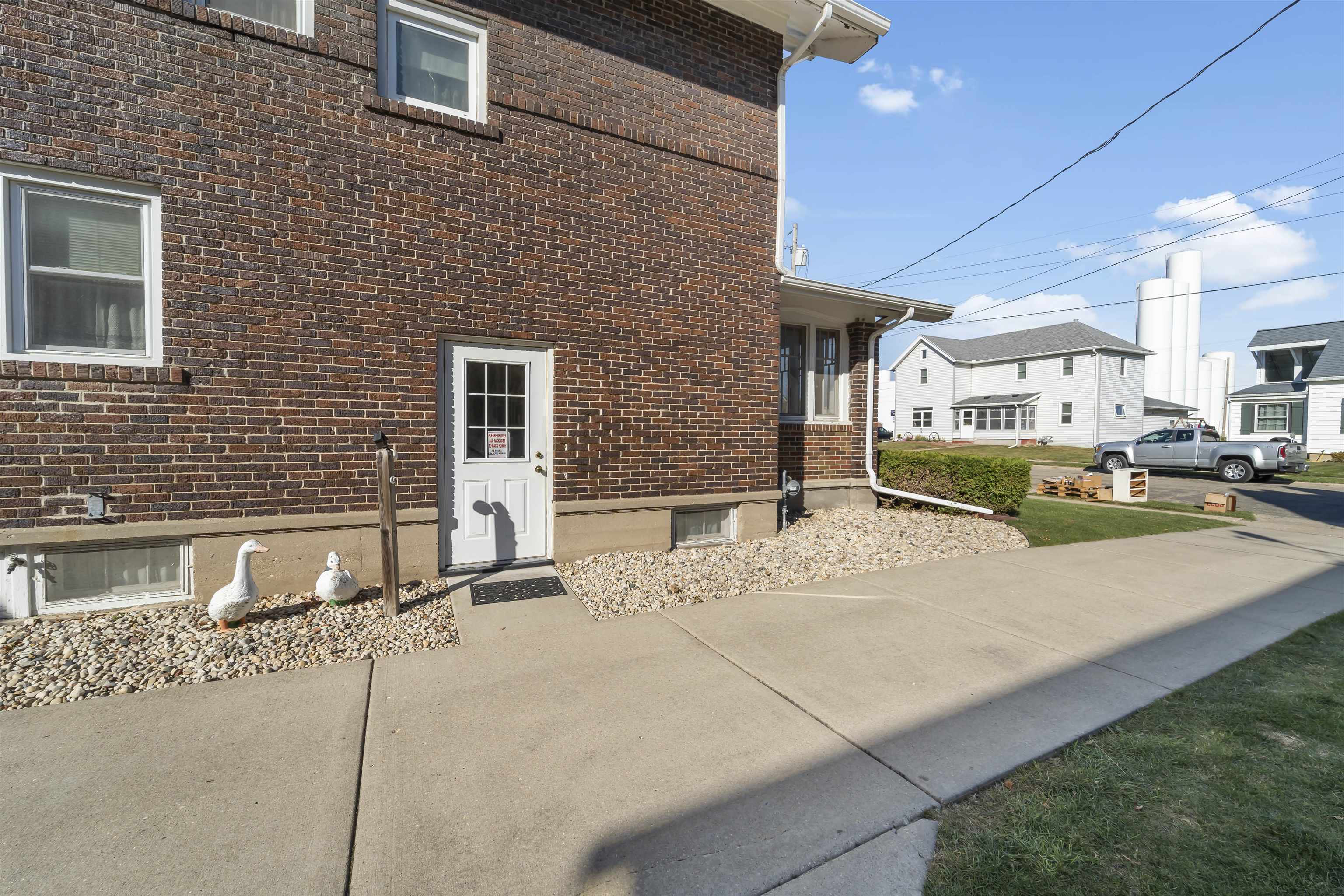 209 E Highland Avenue