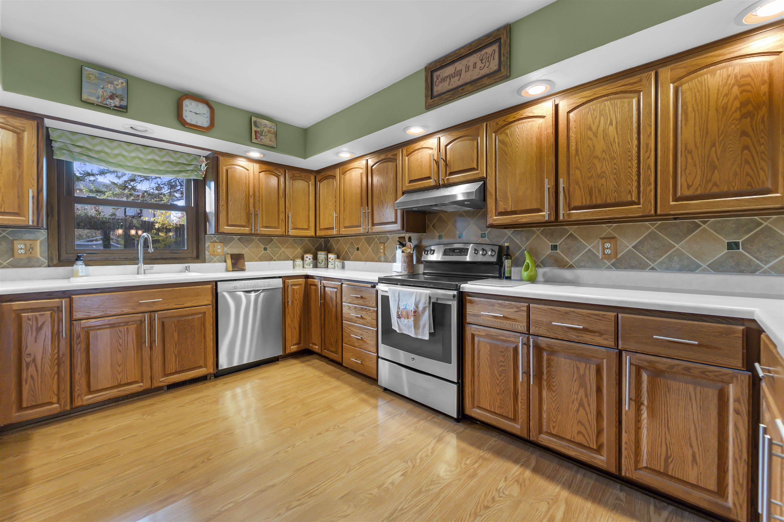 5813 Bartlett Lane