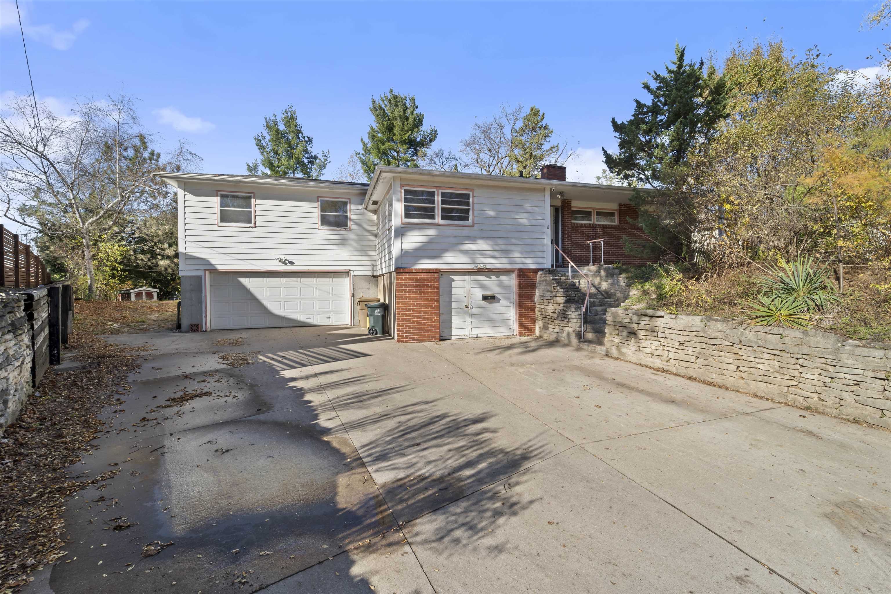 322 N Hillside Terrace