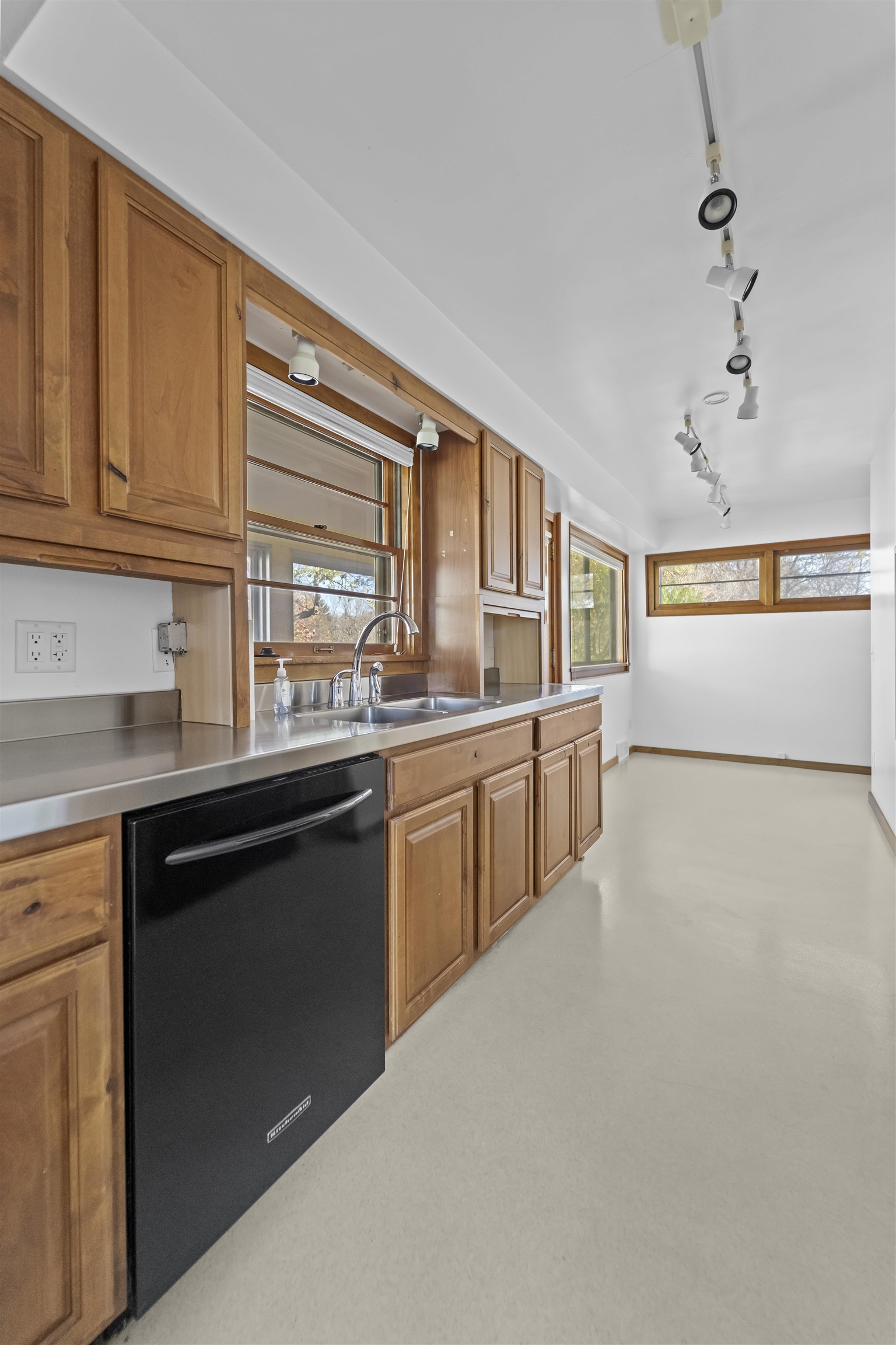 322 N Hillside Terrace