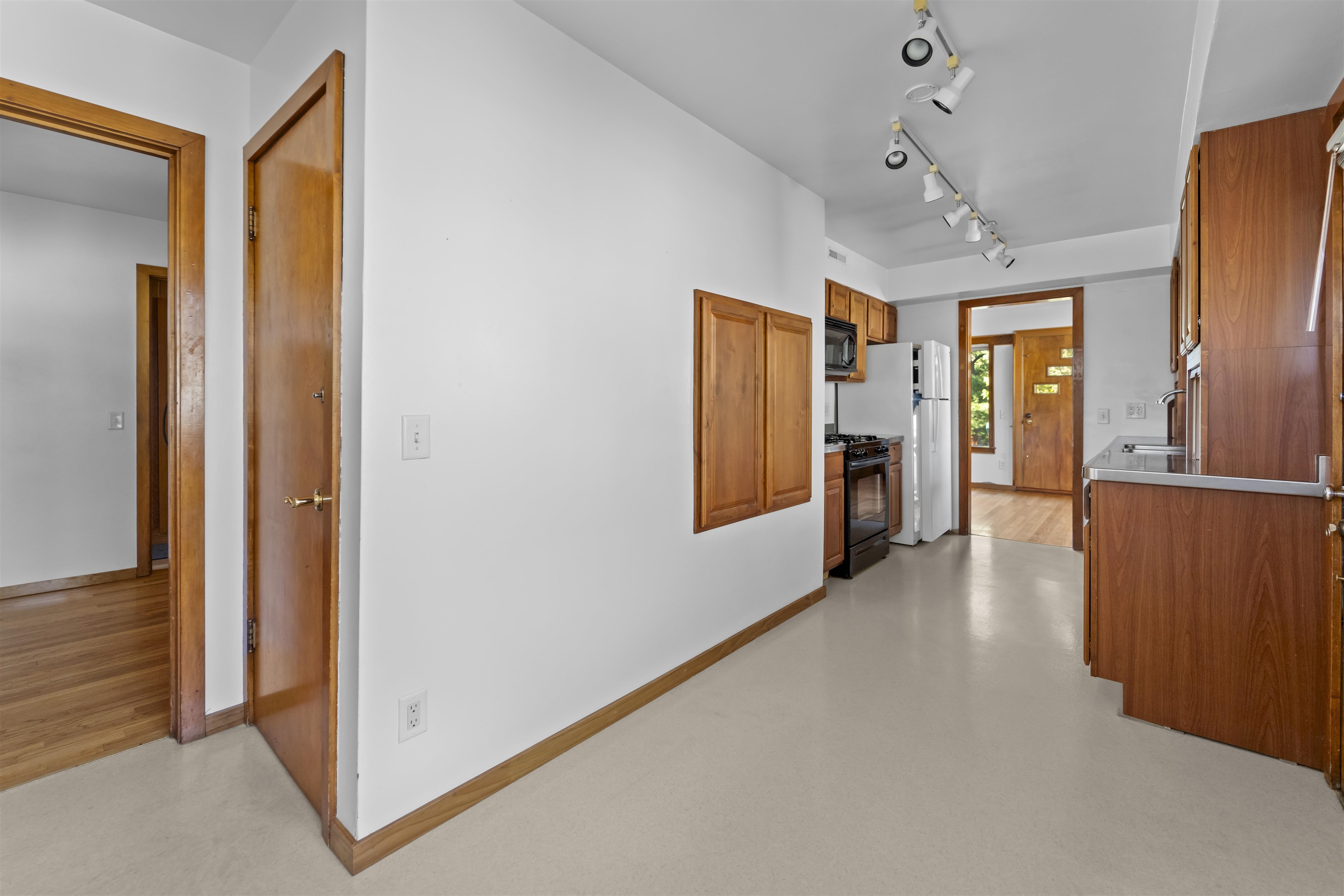 322 N Hillside Terrace