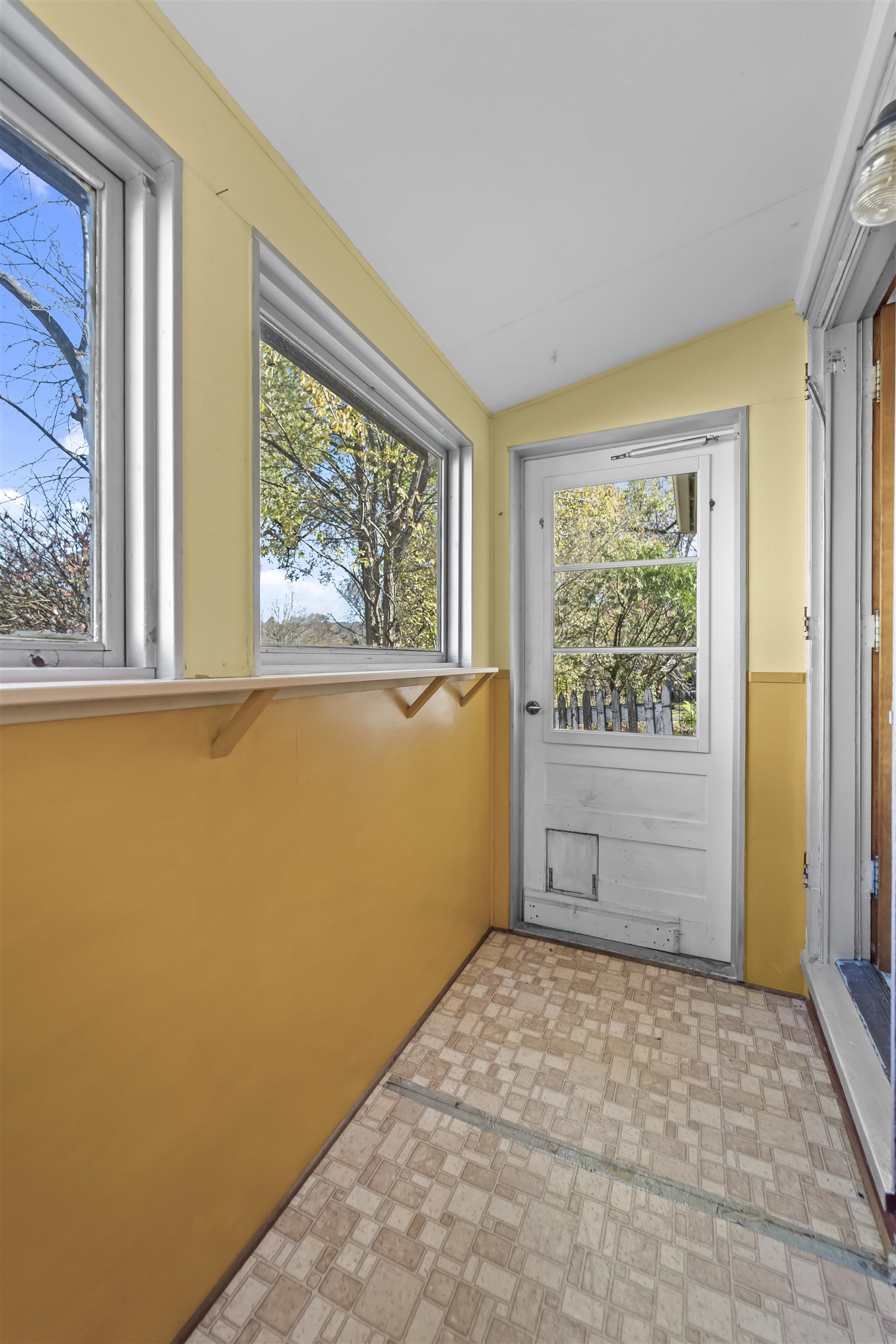 322 N Hillside Terrace