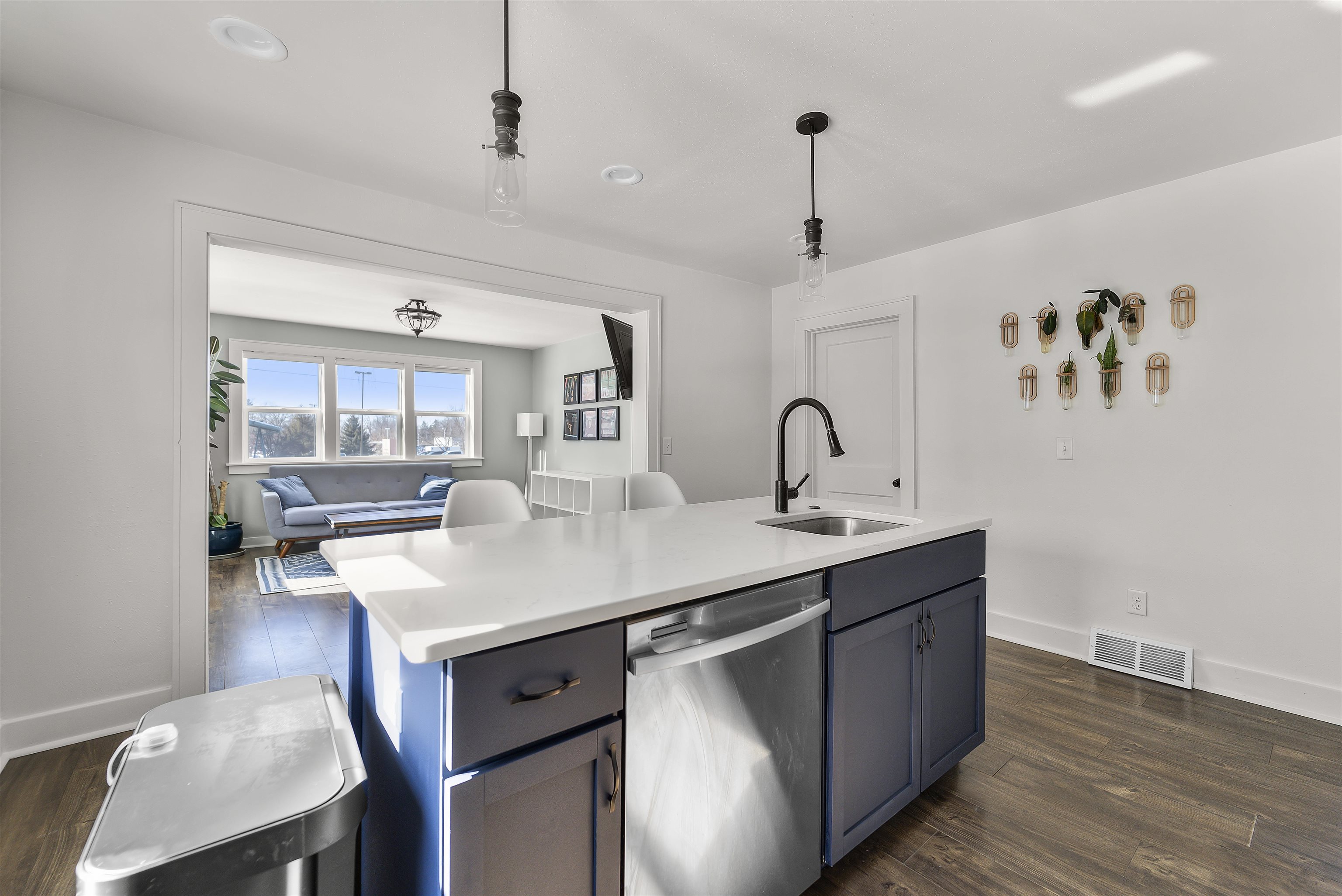1401 Macarthur Road