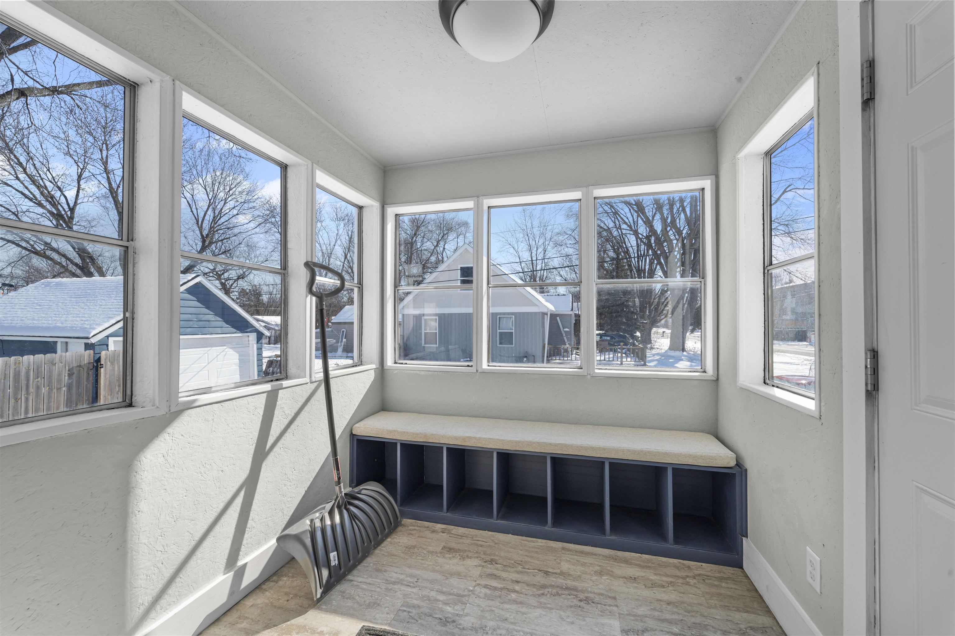 1401 Macarthur Road