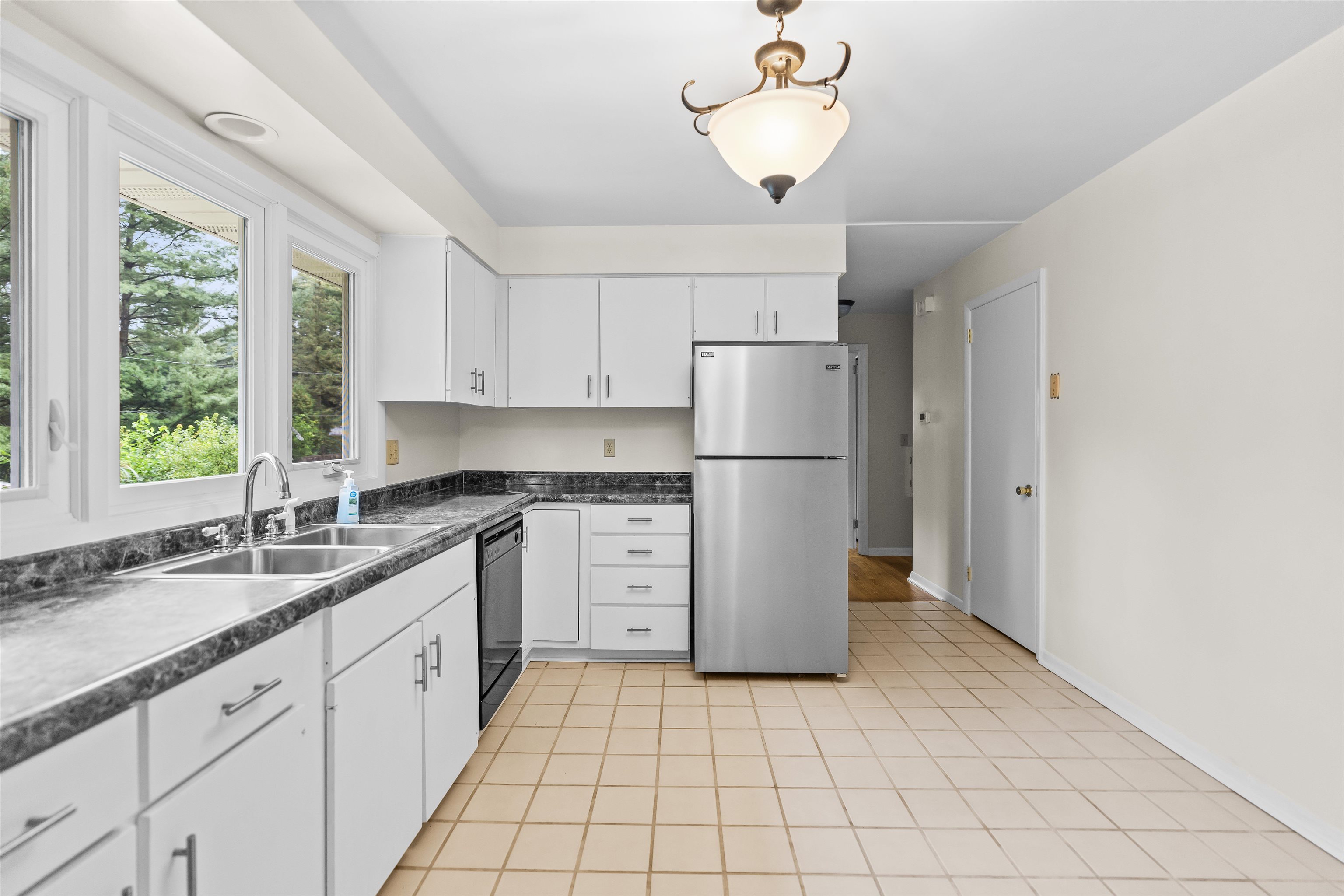 214 S Whitney Way