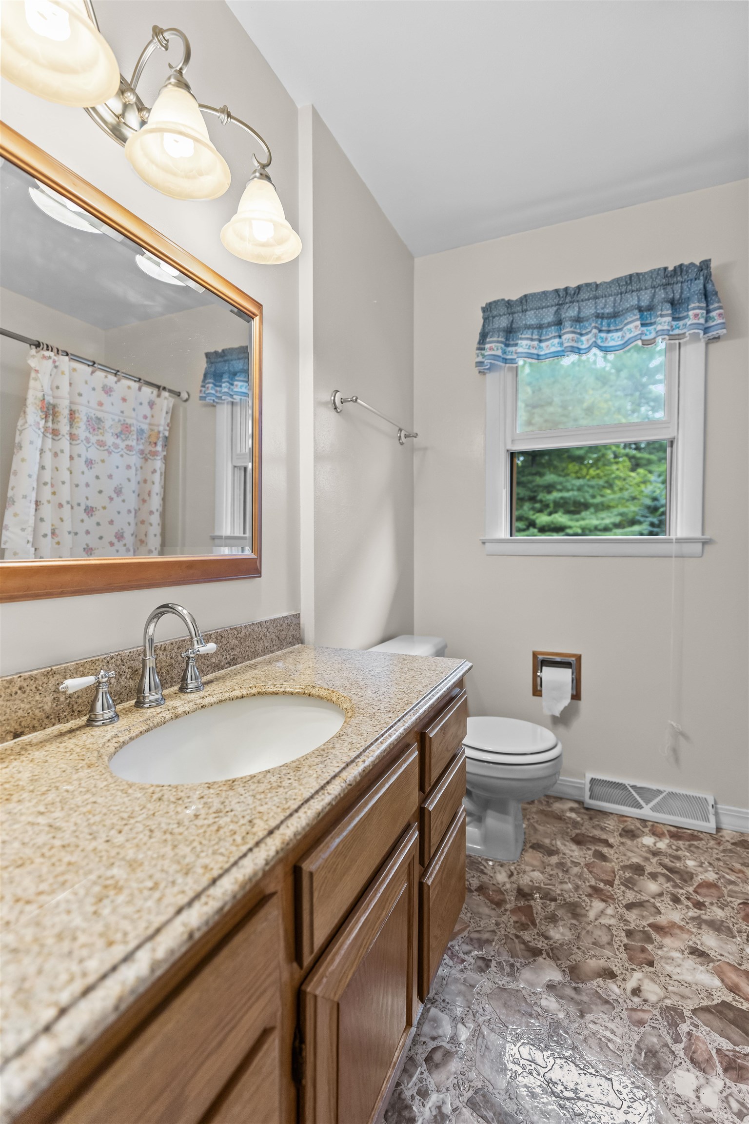 214 S Whitney Way