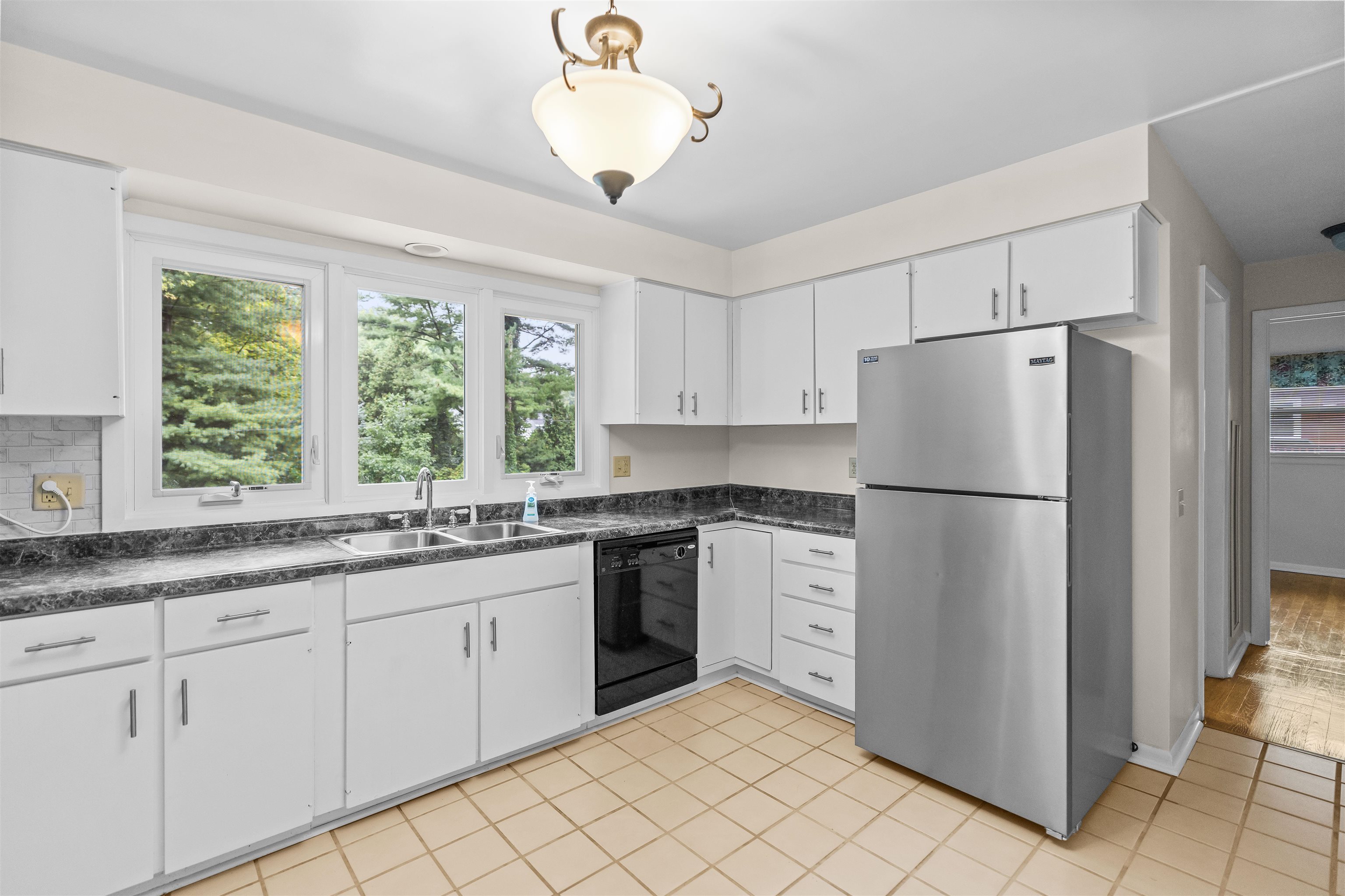 214 S Whitney Way