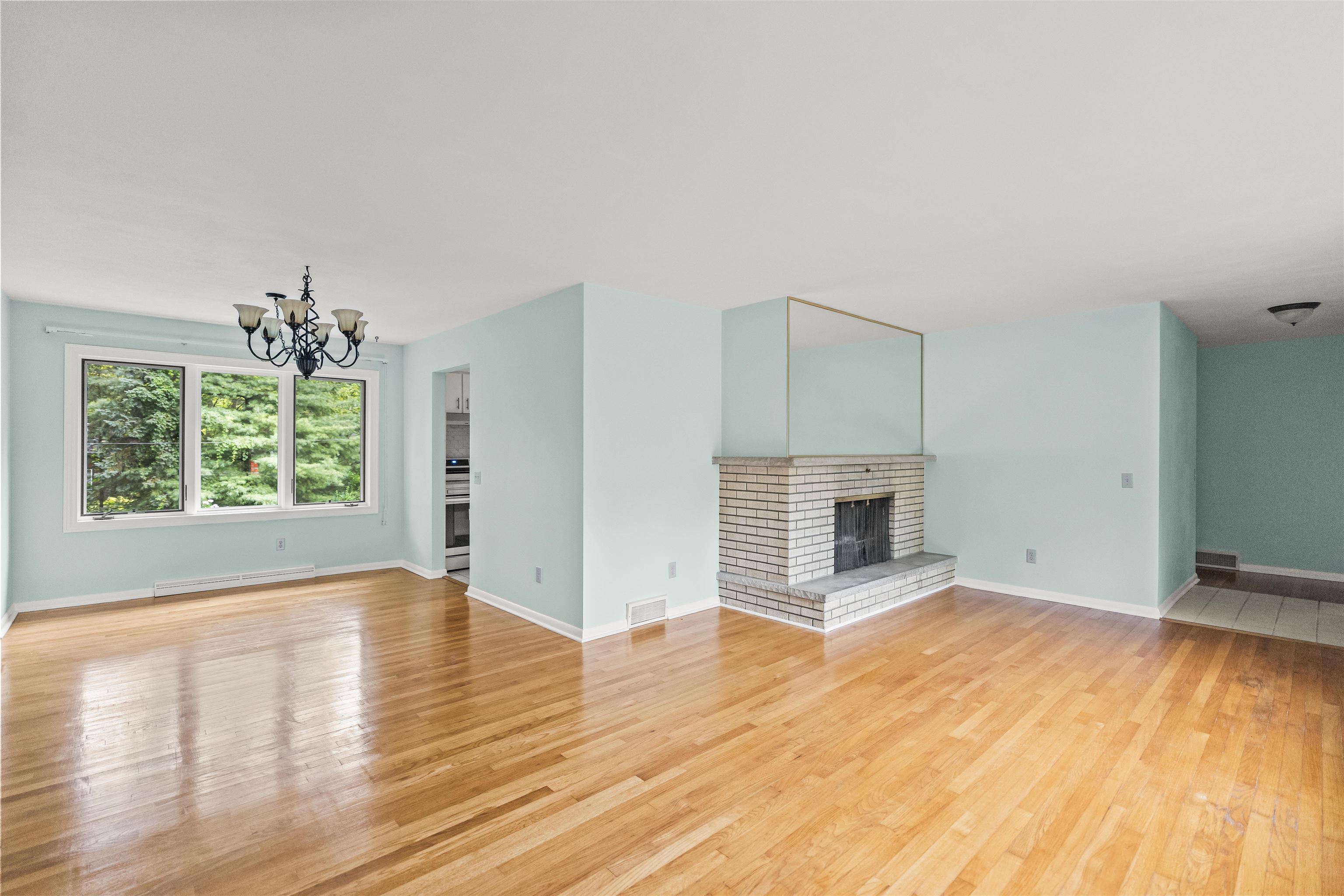 214 S Whitney Way
