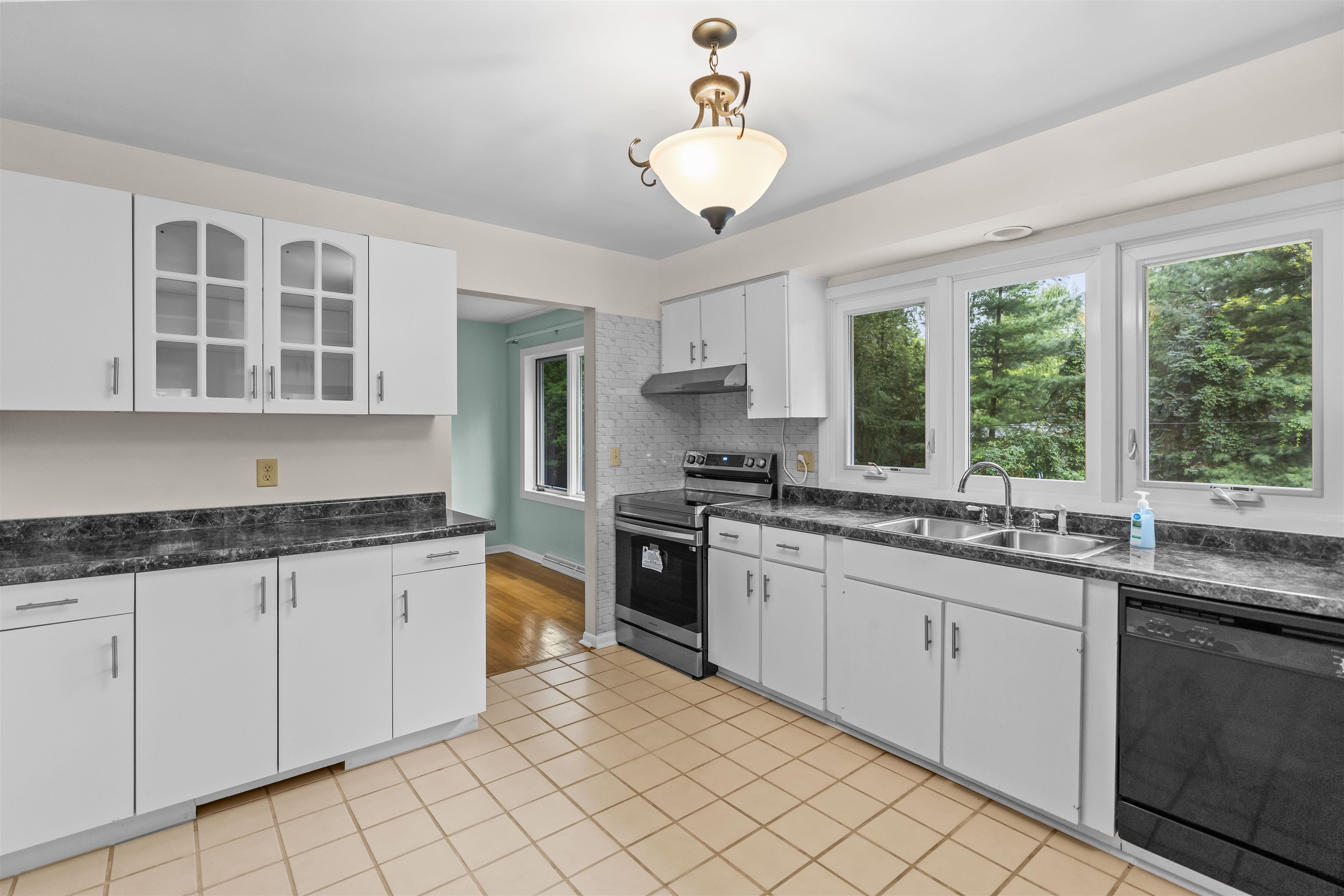 214 S Whitney Way