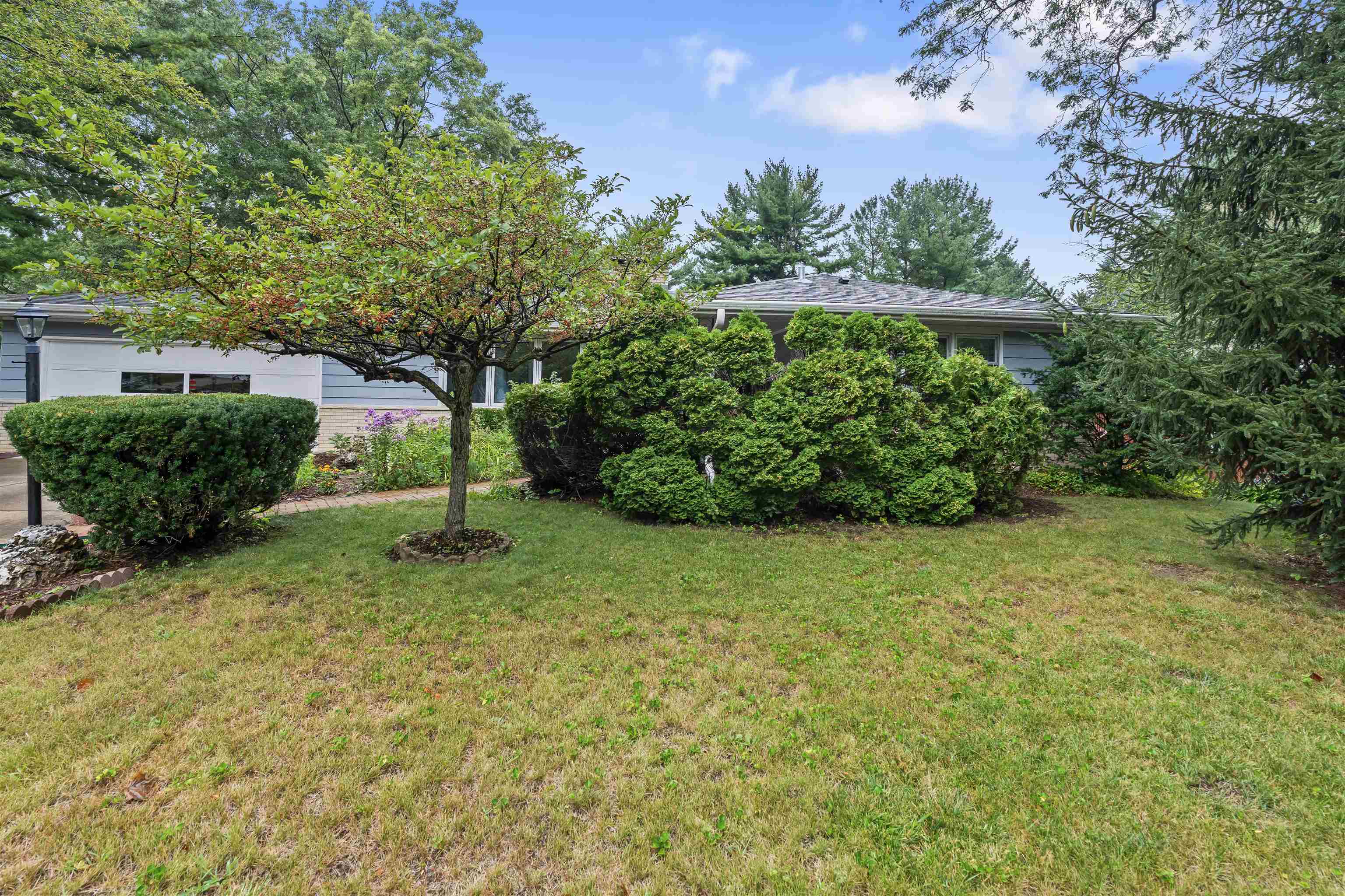 214 S Whitney Way
