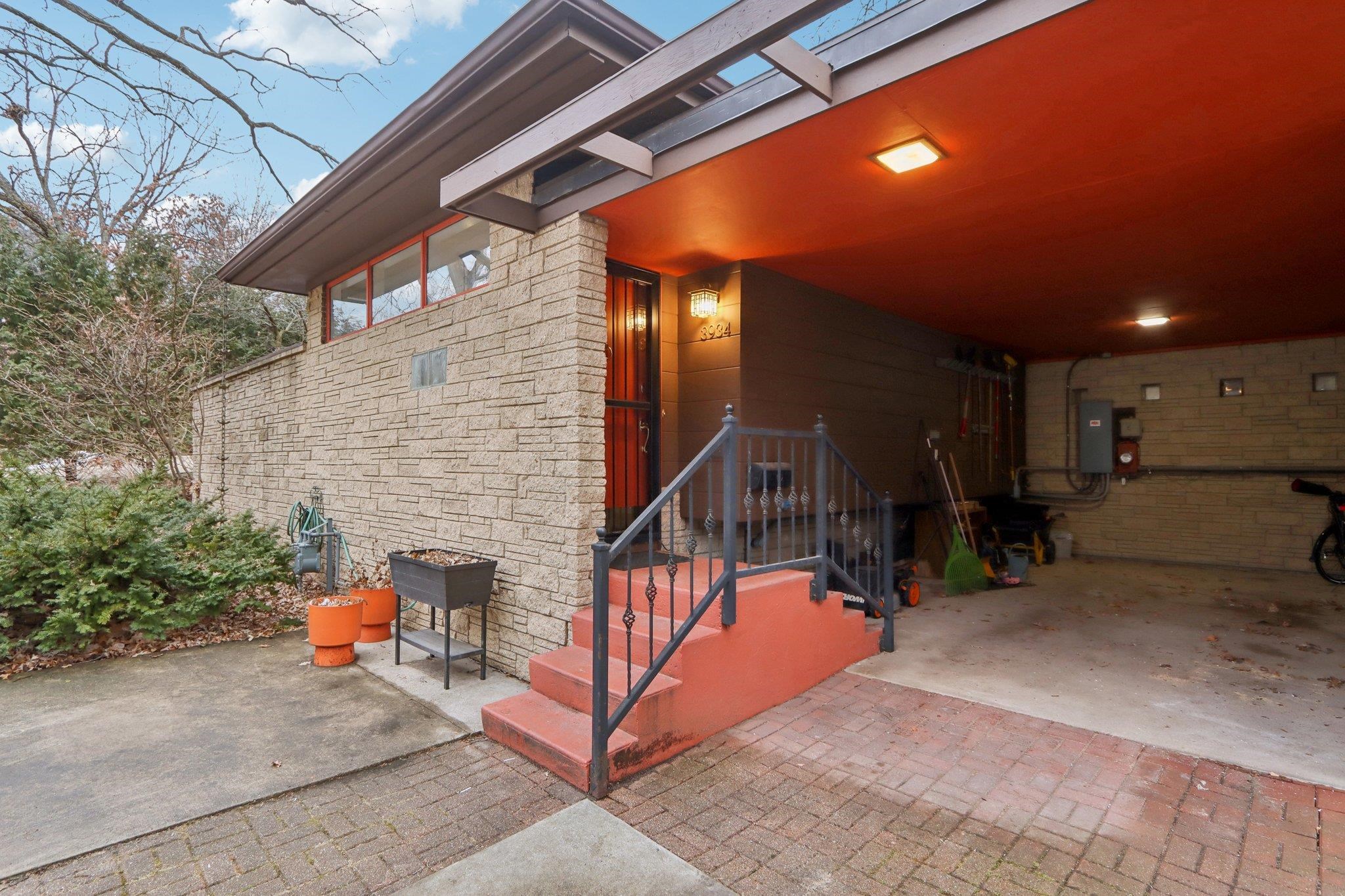 3934 Plymouth Circle