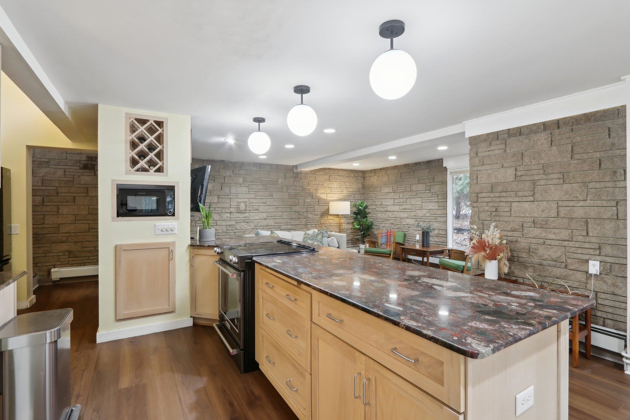 3934 Plymouth Circle
