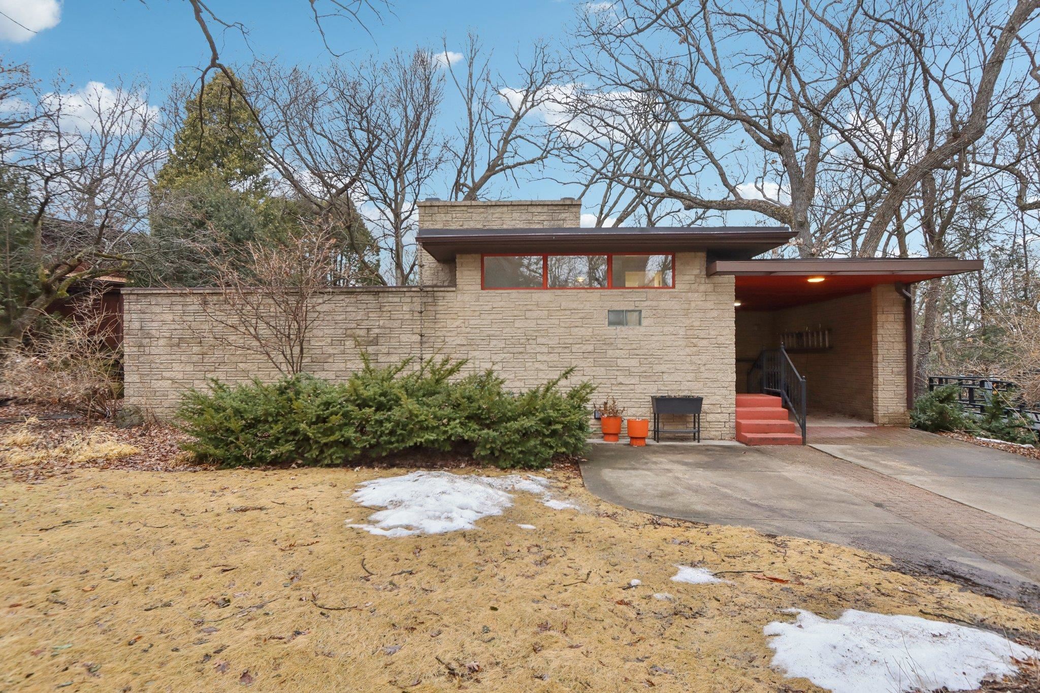 3934 Plymouth Circle