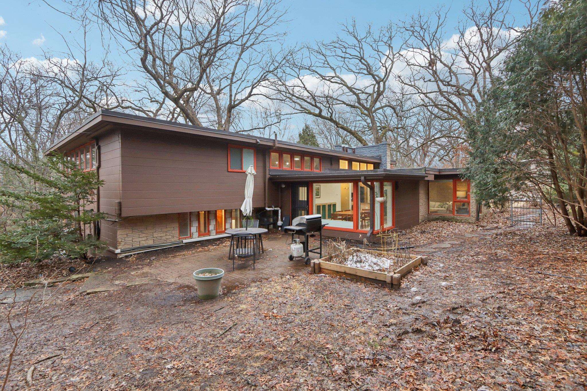 3934 Plymouth Circle