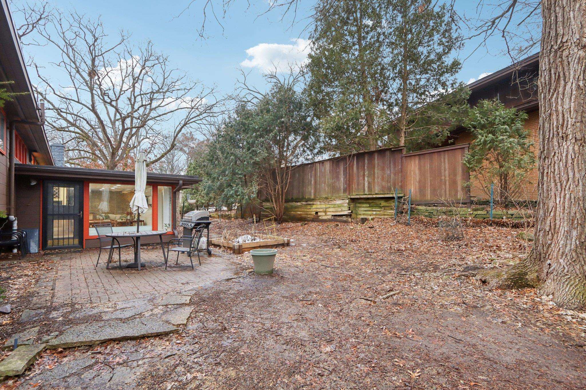 3934 Plymouth Circle