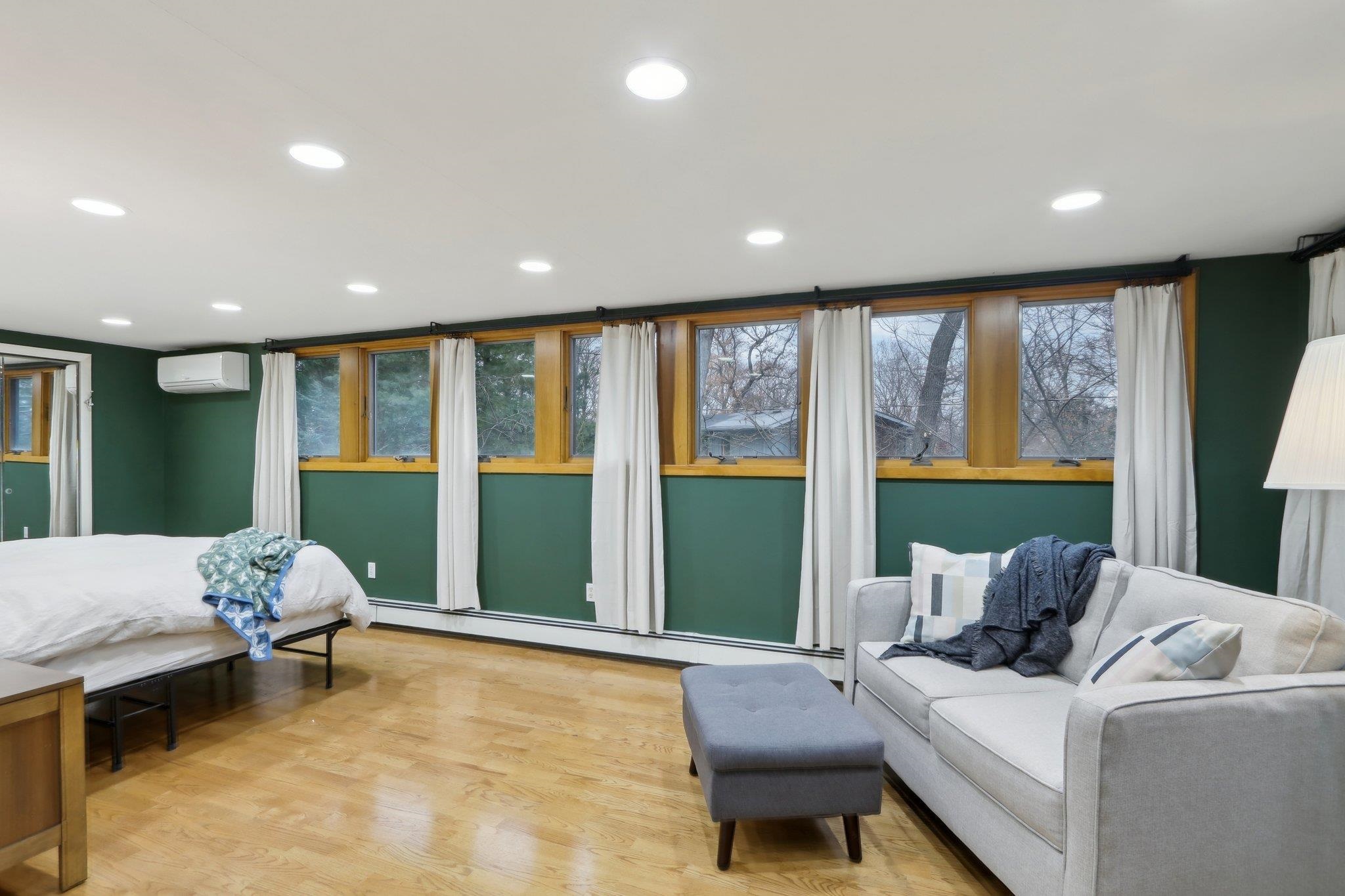 3934 Plymouth Circle