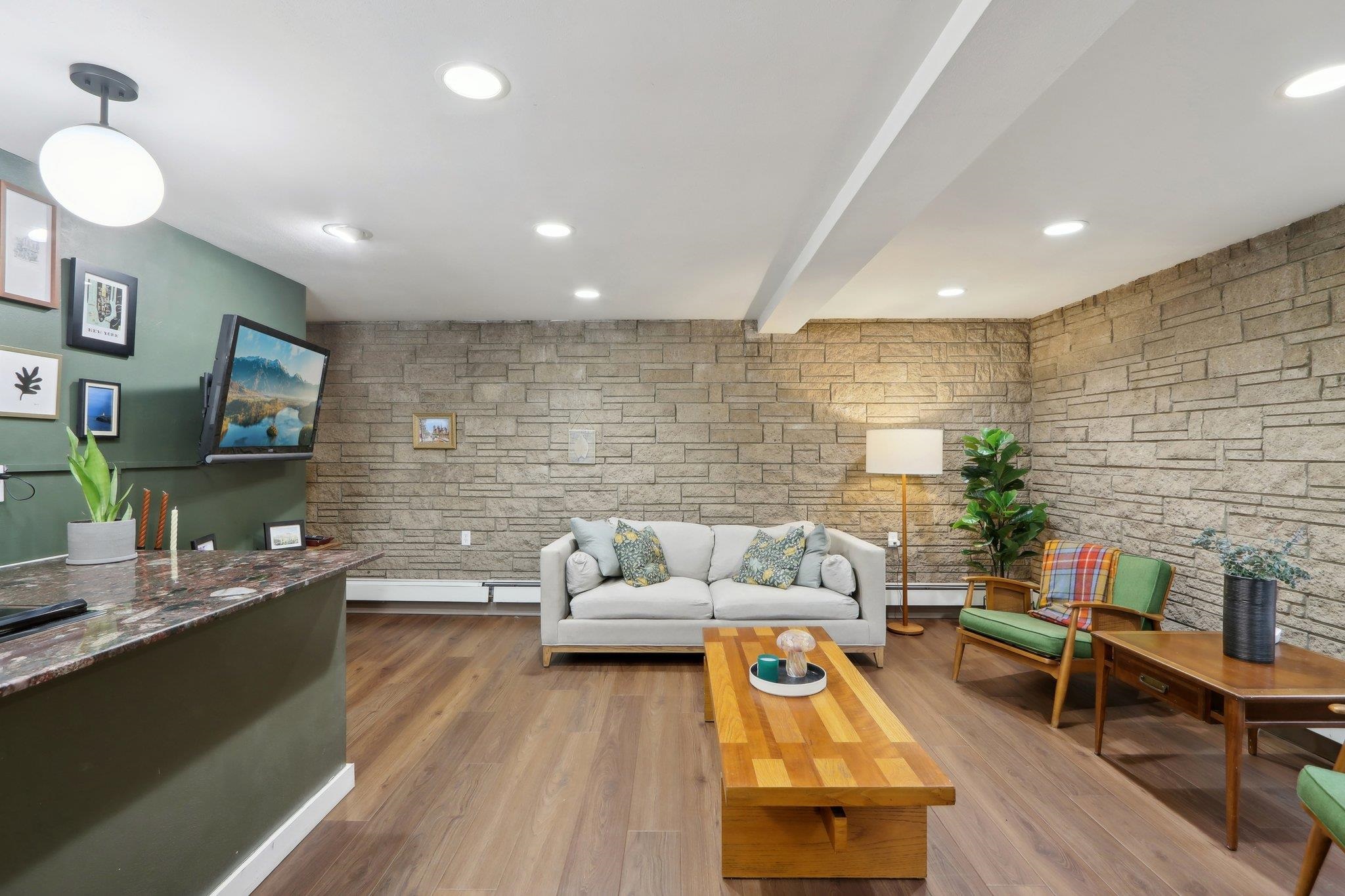 3934 Plymouth Circle