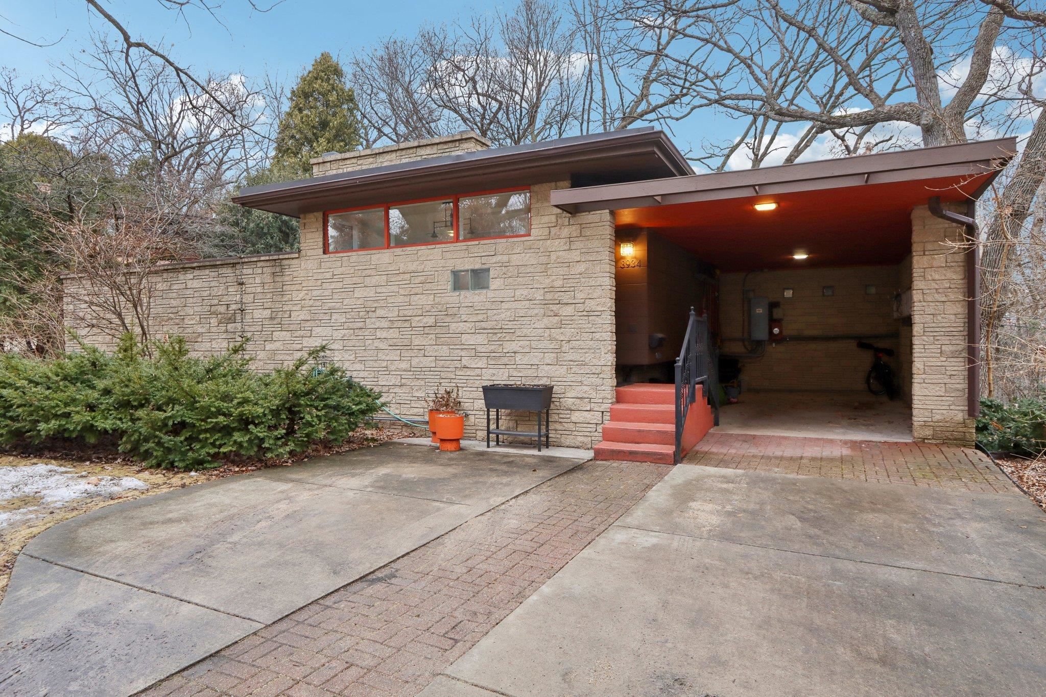 3934 Plymouth Circle