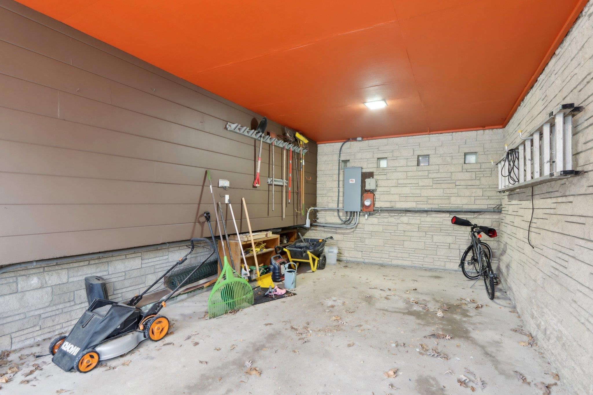 3934 Plymouth Circle