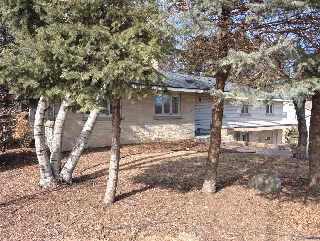 6105 Knotty Pine Way