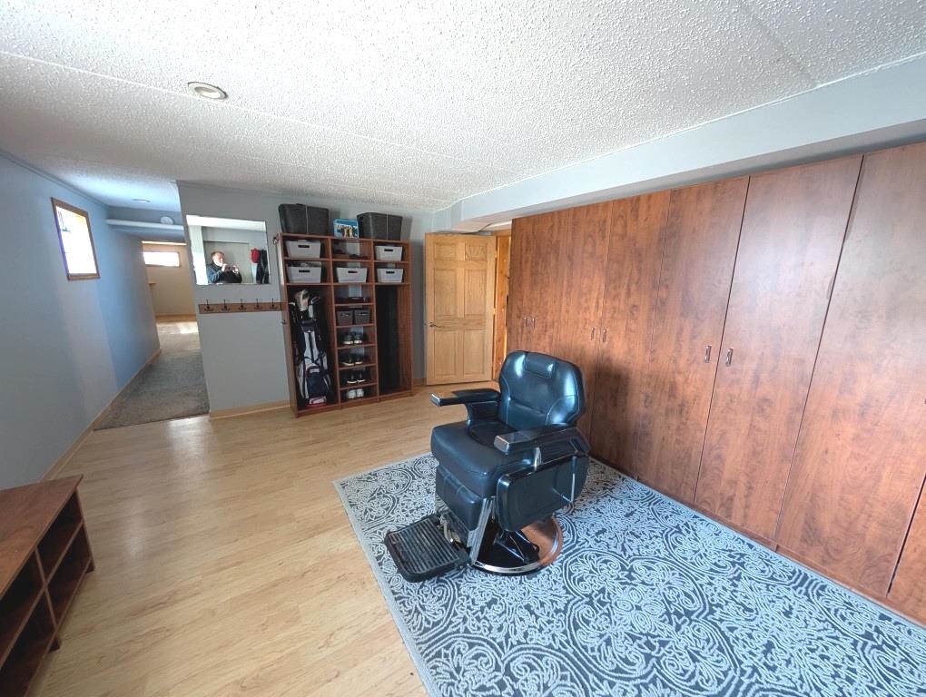6105 Knotty Pine Way