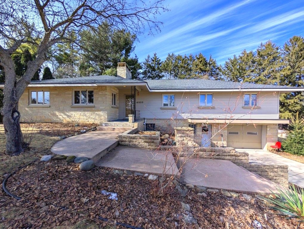 6105 Knotty Pine Way