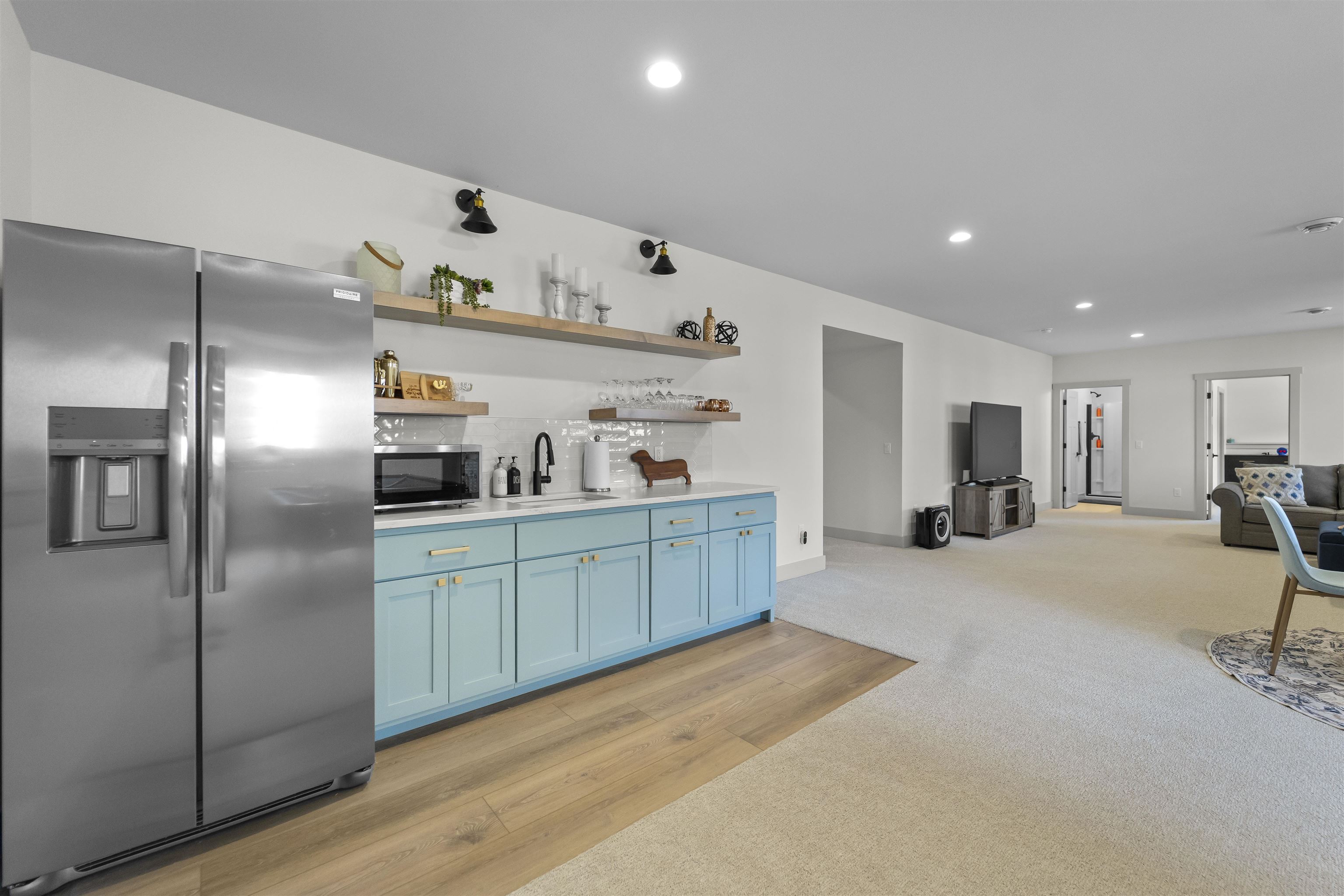 6245 Ronald Reagan Drive